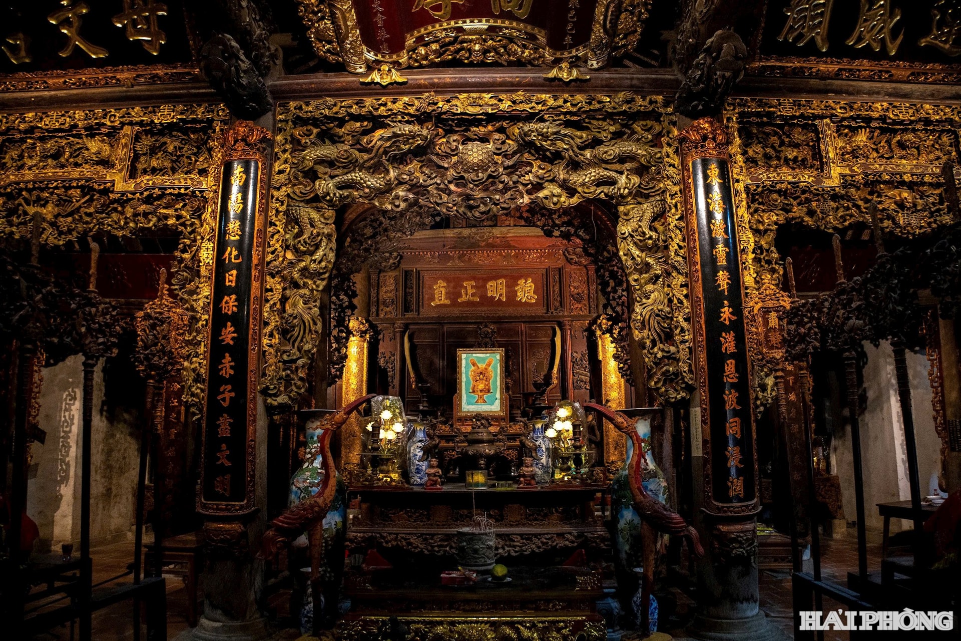 Đình Quán Khái thờ Tản Viên Sơn Thánh cùng 2 công chúa con vua Hùng là Nữ Oa và Chiêu Huy