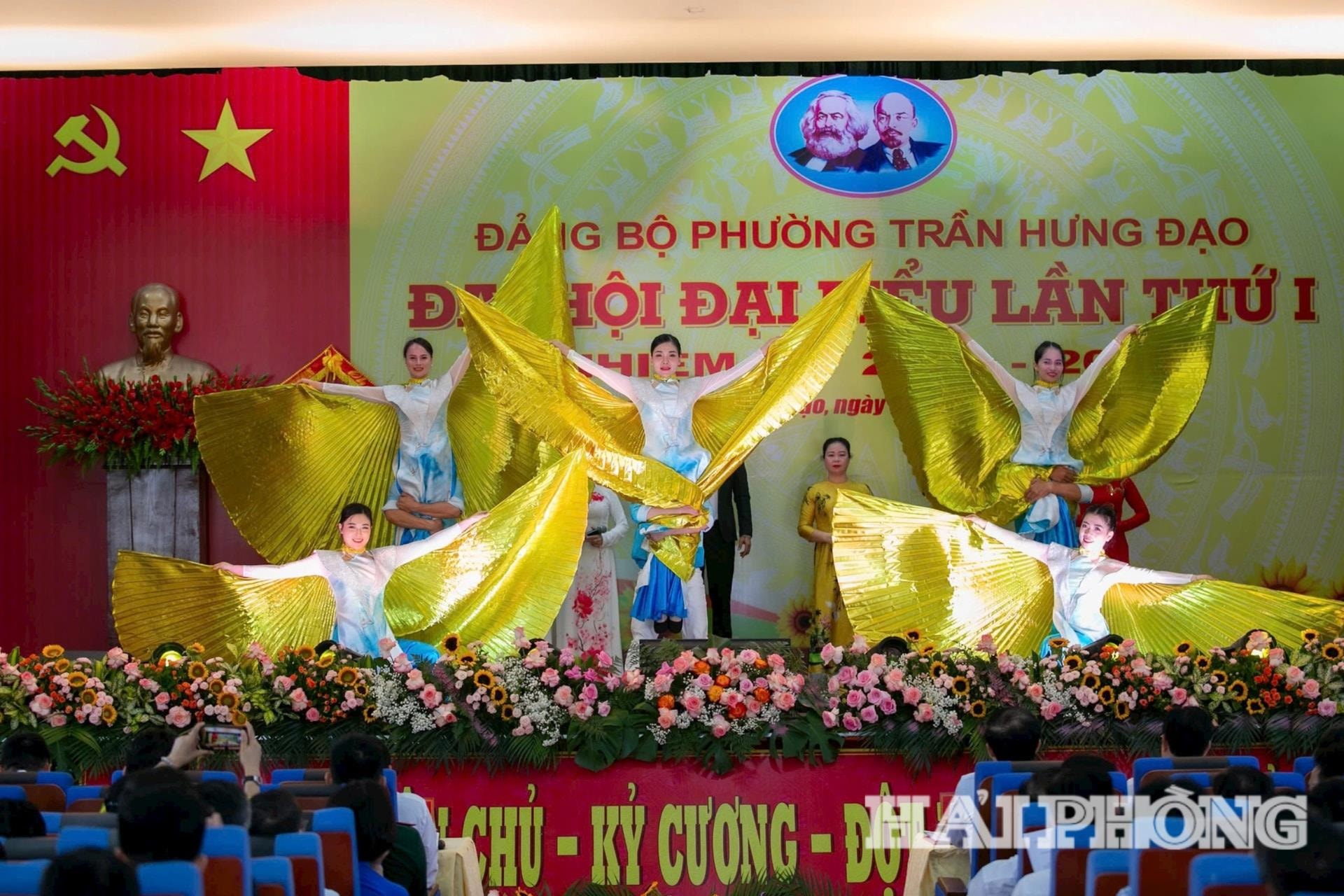 van-nghe-chao-mung(1).jpg