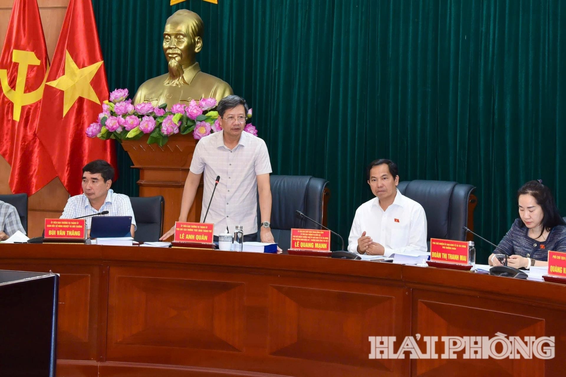 Đồng chí Lê Anh Quân, Phó hủ tịch Thường trực UBND thành phố phát biểu tại cuộc làm việc