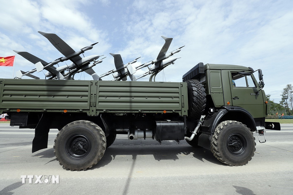 Khối xe Phòng không - Không quân với máy bay không người lái. (Ảnh: Tuấn Anh/TTXVN)