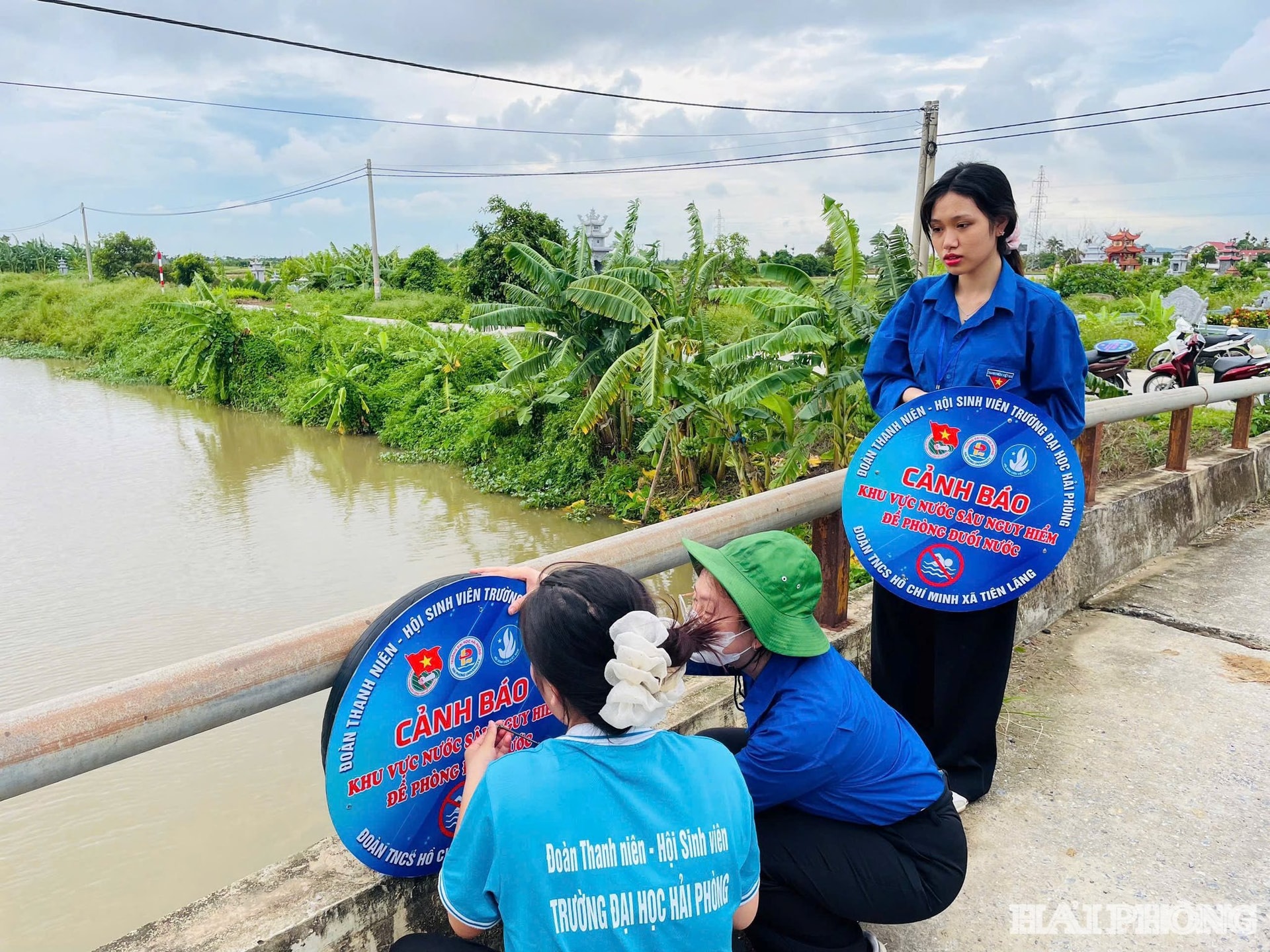 Đoàn Thanh niên, Hội Sinh viên Trường Đại học Hải Phòng phối hợp với Đoàn xã Tiên Lãng triển khai ô hình thanh niên “Biển cảnh báo đuối nước” nhằm tuyên truyền, nâng cao ý thức phòng tránh tai nạn đuối nước cho người dân, đặc biệt là các em thiếu nhi trong mùa hè