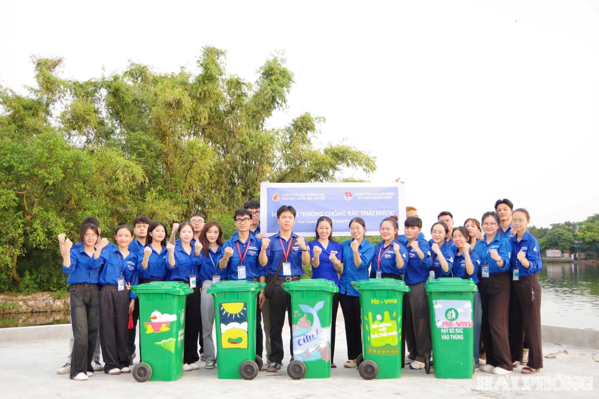 Đoàn xã Nam Thanh Miện phối hợp với Đội sinh viên tình nguyện đồng hương Hải Dương - Đại học Quốc gia Hà Nội trao tặng 5 thùng rác cho di tích quốc gia danh lam thắng cảnh Đảo Cò nhằm kêu gọi cộng đồng và du khách nói không với rác thải nhựa. Dịp này, 2 đơn vị cũng trao tặng công trình “Thắp sáng đường quê” cho nhân dân thôn Phù Tải 2 với tổng trị giá 30 triệu đồng nhằm bảo đảm an ninh, an toàn cho người dân vào ban đêm