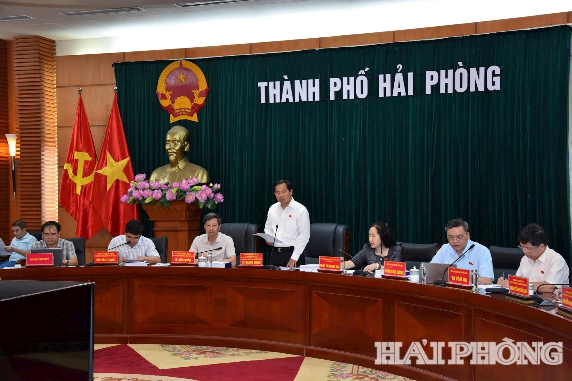 Đồng chí Lê Quang Mạnh, Uỷ viên Trung ương Đảng, Uỷ viên Uỷ ban Thường vụ Quốc hội, Phó Chủ nhiệm Thường trực Uỷ ban Kinh tế và Tài chính phát biểu tại cuộc làm việc