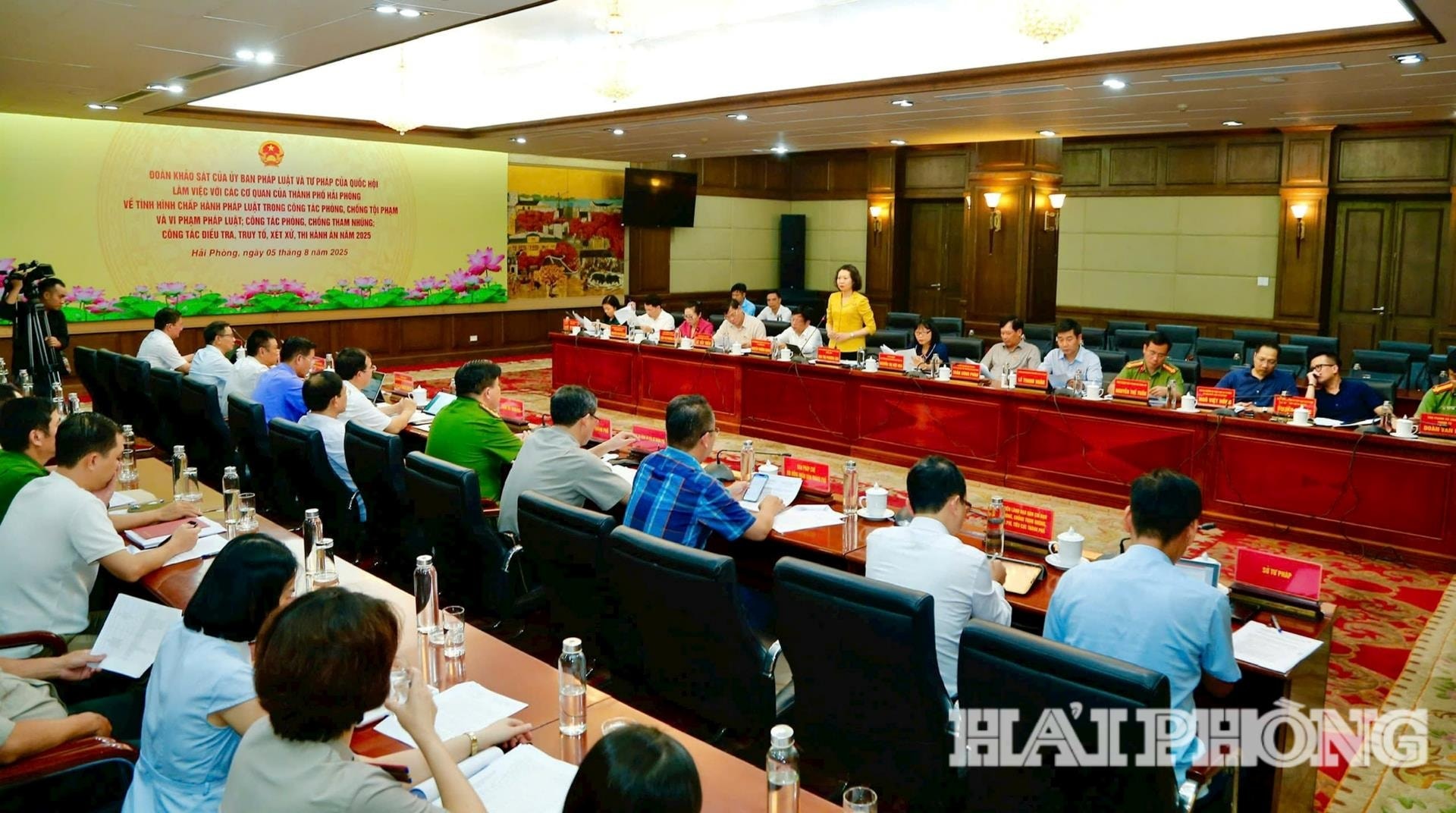 uy-ban-phap-luat.jpg