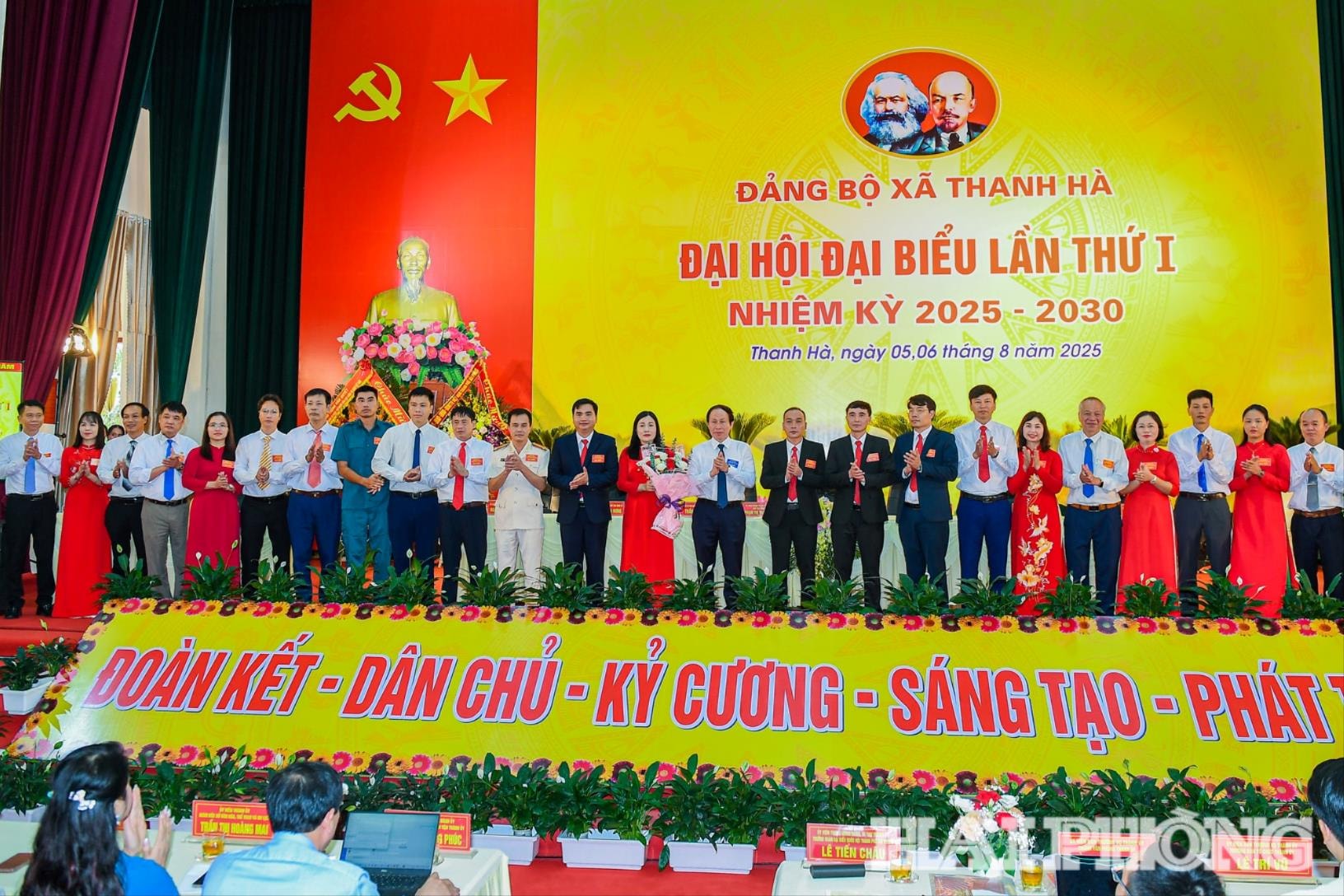 ban-chap-hanh(1).jpg