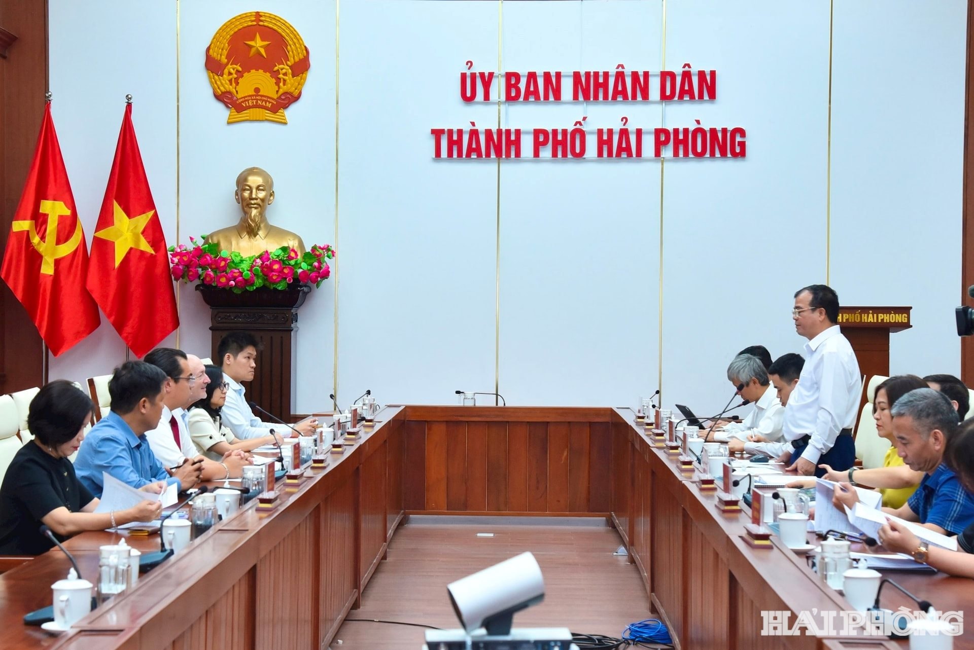Ảnh báo in trang 2: Đồng chí Nguyễn Minh Hùng, Phó Chủ tịch UBND thành phố phát biểu tại cuộc làm việc. Ảnh: TRUNG KIÊN