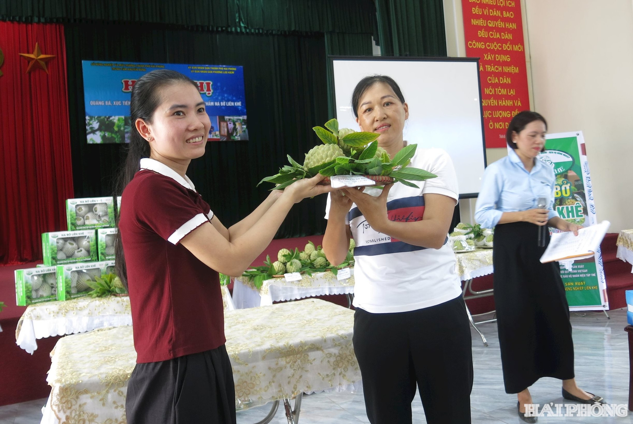 nong-dan-thuyet-trinh.jpg