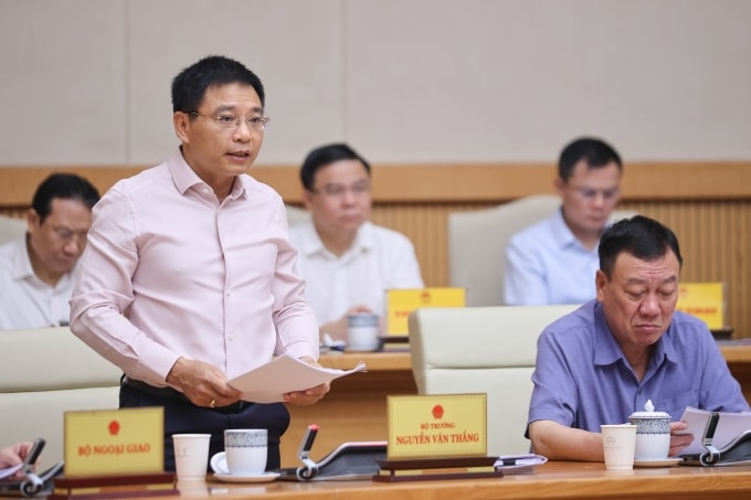Bộ trưởng Tài chính Nguyễn Văn Thắng báo cáo tại cuộc họp Chính phủ, ngày 7/8. Ảnh: VGP
