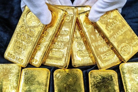 Chiều 8/8, giá vàng SJC tại thị trường Hà Nội được Công ty Vàng bạc đá quý Sài Gòn niêm yết ở mức 122,6 - 124 triệu đồng/lượng