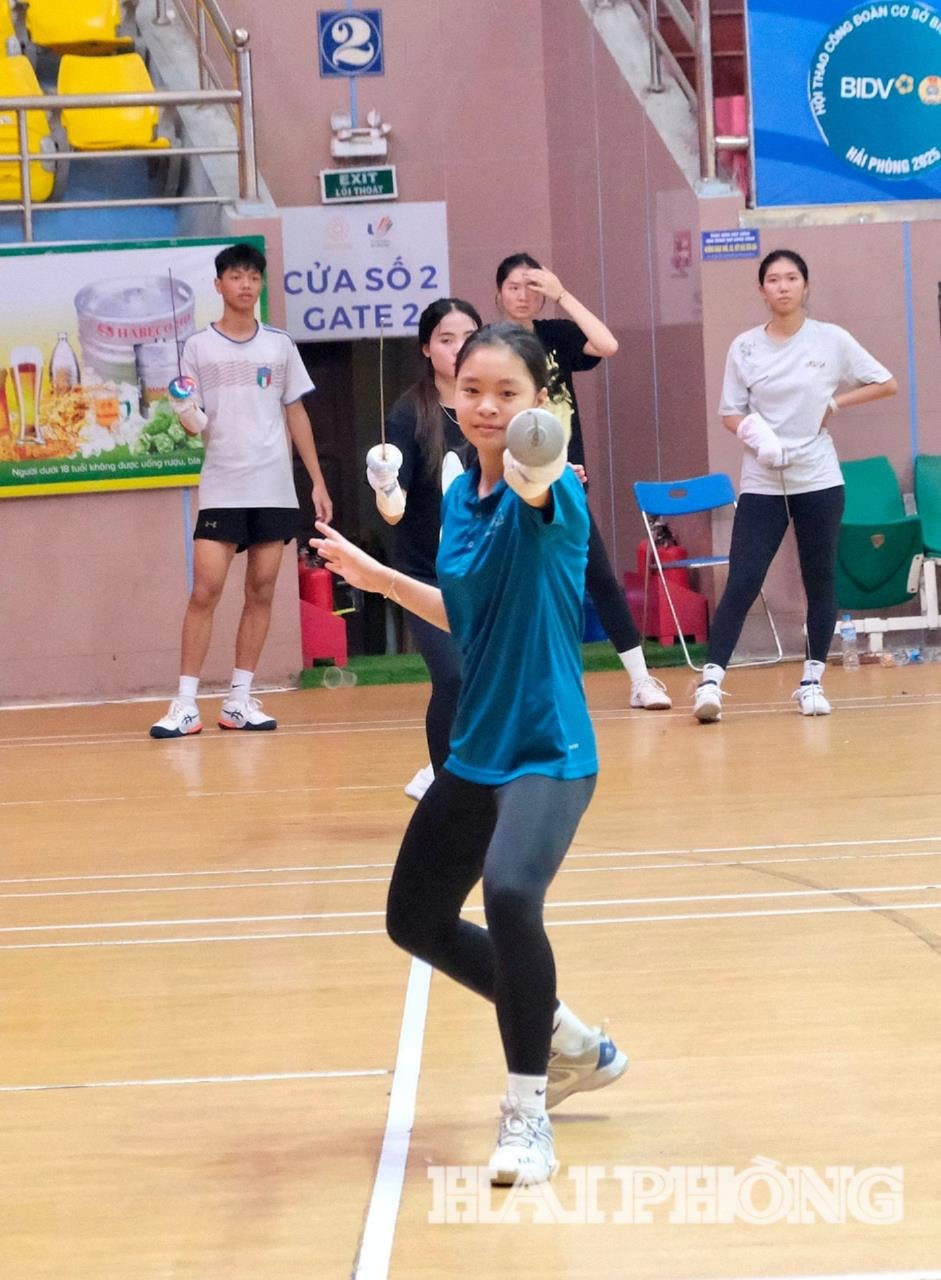 33 kiếm thủ Hải Phòng năm nay dưới sự dẫn dắt của các huấn luyện viên Nguyễn Thế Hoàng, Trần Thị Len, Đặng Anh Dũng, Lê Thị Bích