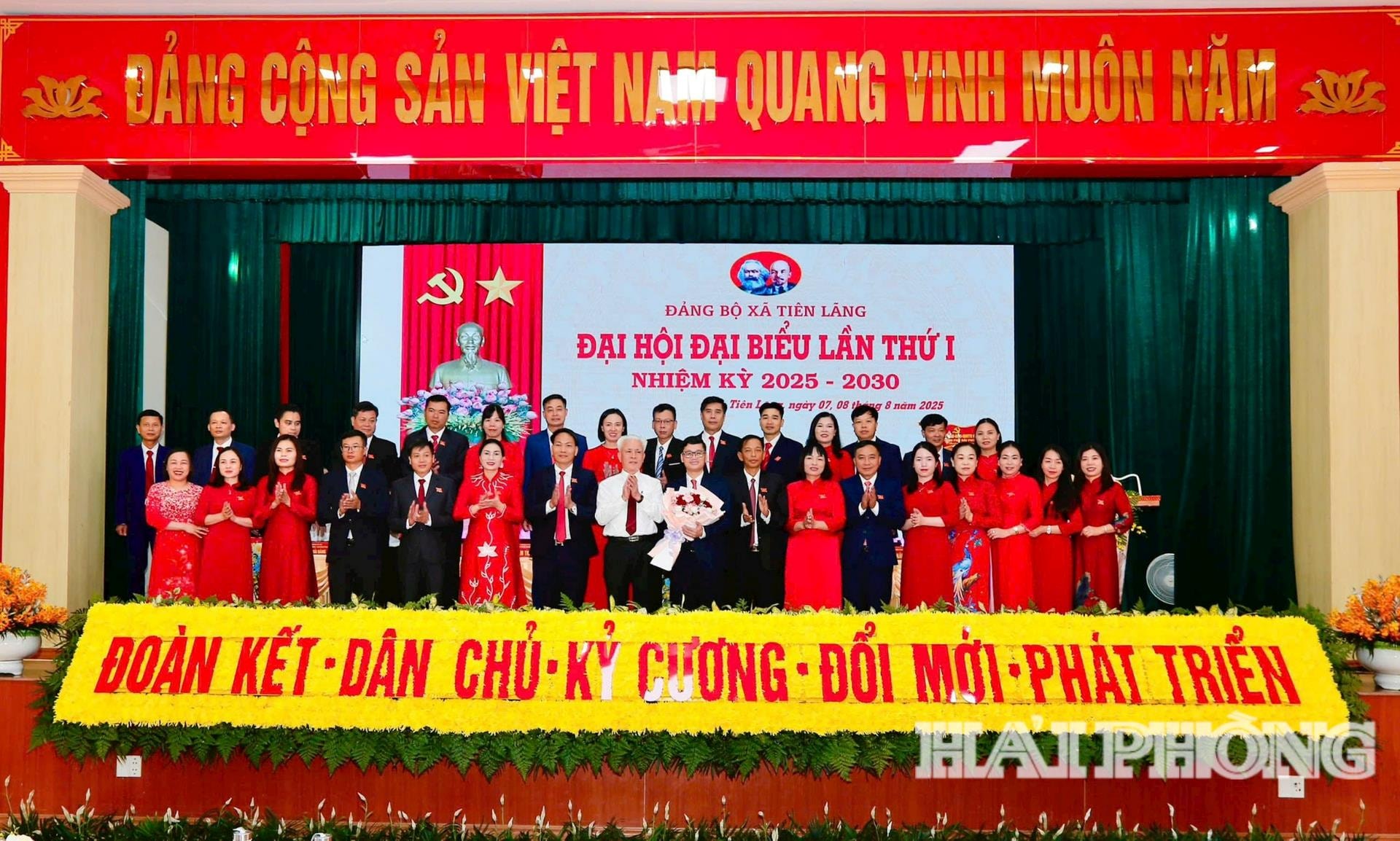 Ban Chấp hành Đảng bộ xã Tiên Lãng nhiệm kỳ 2025-2030 ra mắt tại Đại hội