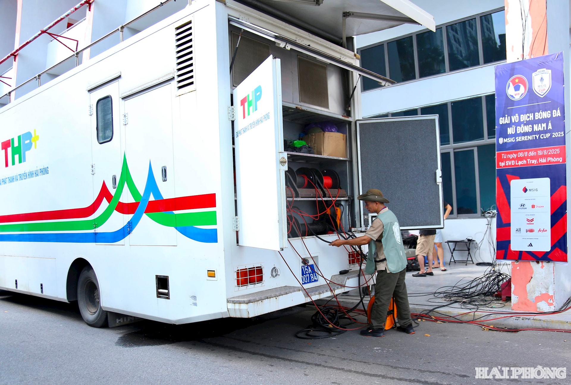 Báo và phát thanh, truyền hình Hải Phòng và VTV tham gia sản xuất truyền hình trực tiếp trên kênh VTV5 từ các trận đấu trên sân vận động Lạch Tray