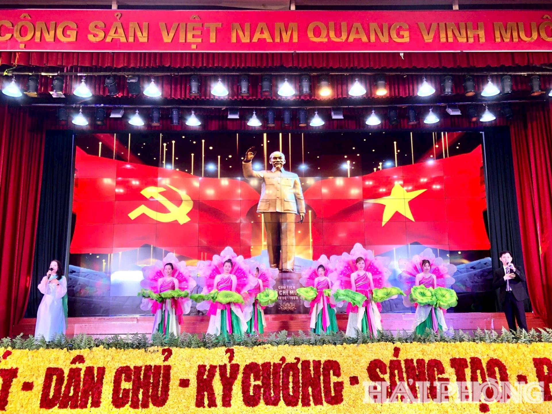 lien-hoan-van-nghe-2.jpg