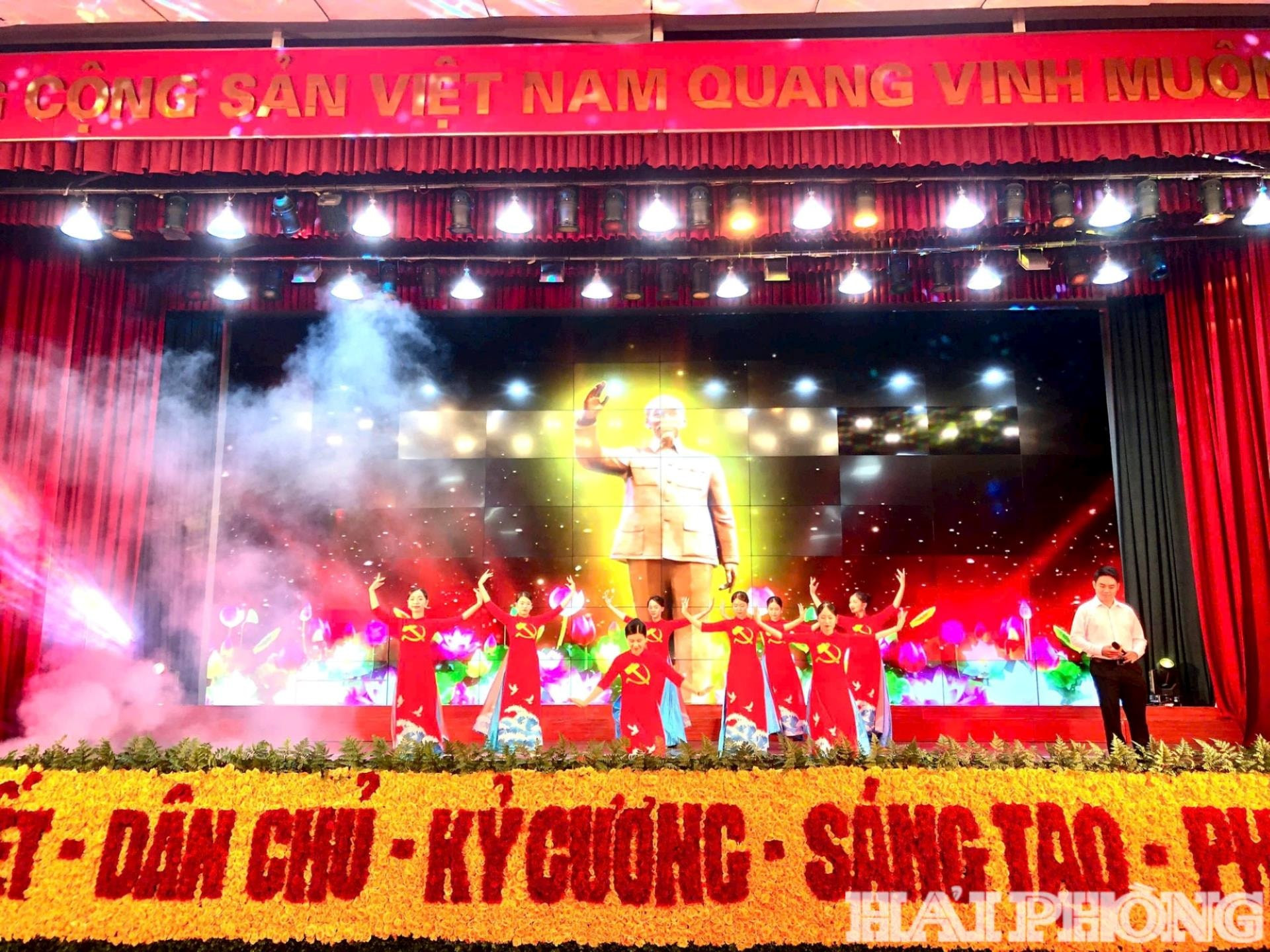 lien-hoan-van-nghe-3.jpg
