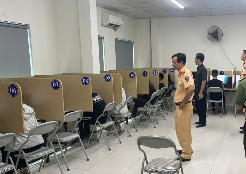 Examen de conduite au centre d'examen de conduite Kim Thanh.