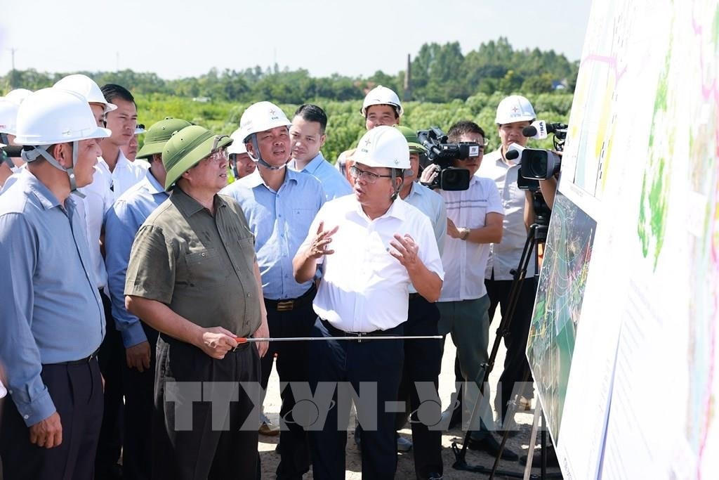 thu-tuong-kiem-tra-tien-do-thi-cong-du-an-duong-day-500-kv-lao-cai-vinh-yen2.jpg