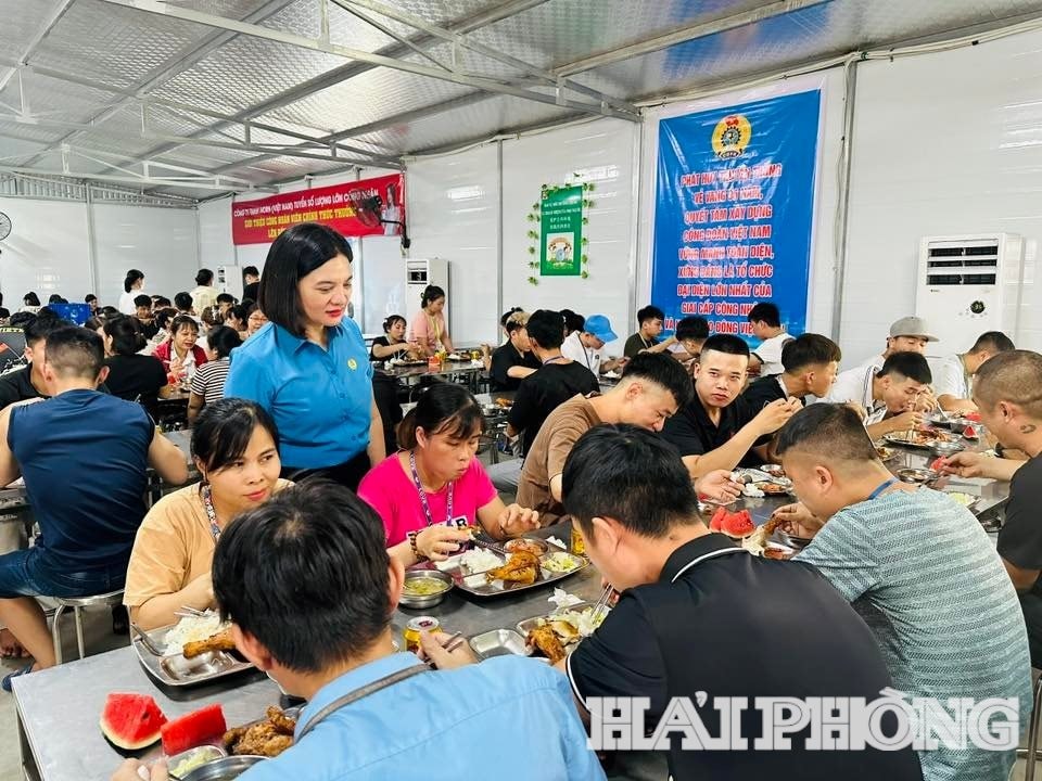 bua-com-cong-doan-01.jpg