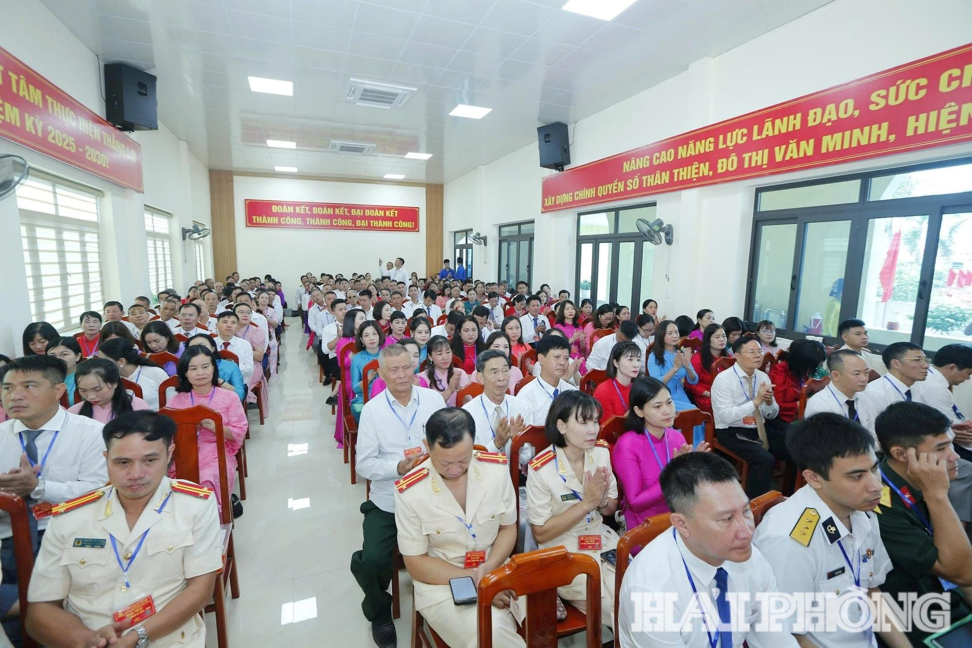 Các đại biểu dự đại hội 