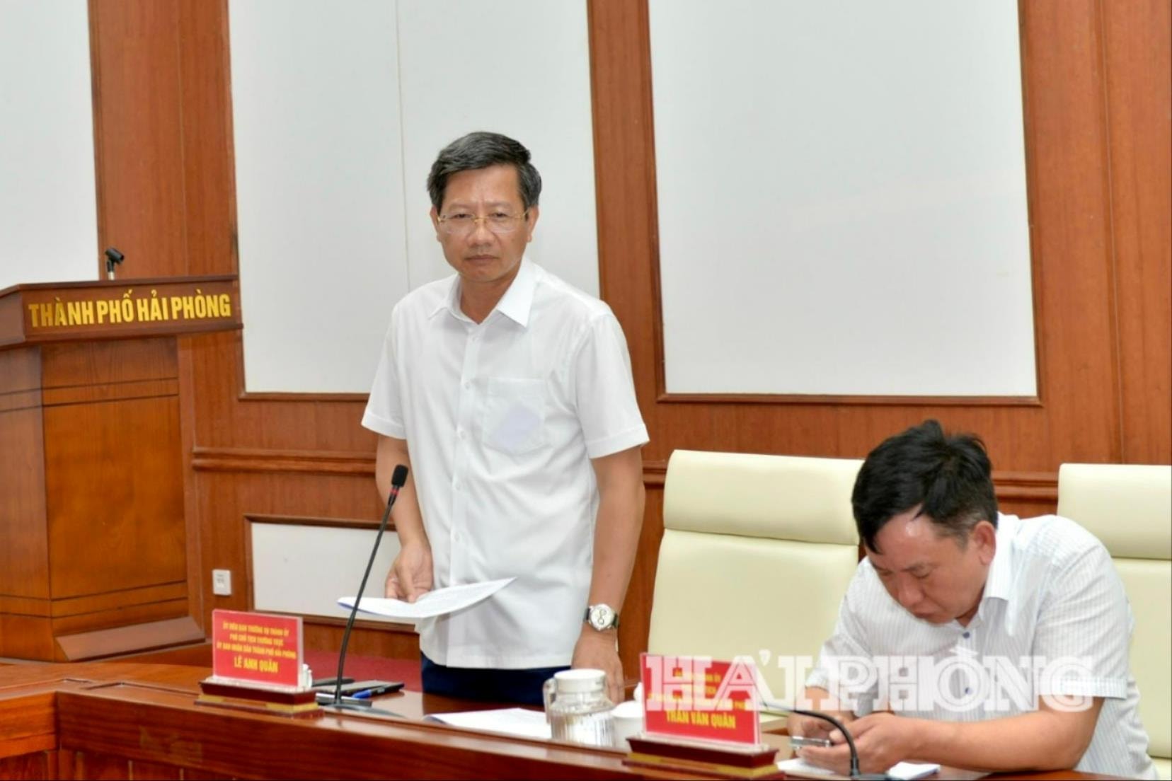 Đồng chPhó Chủ tịch Thường trực UBND thành phố Lê Anh Quân phát biểu tại hội nghị