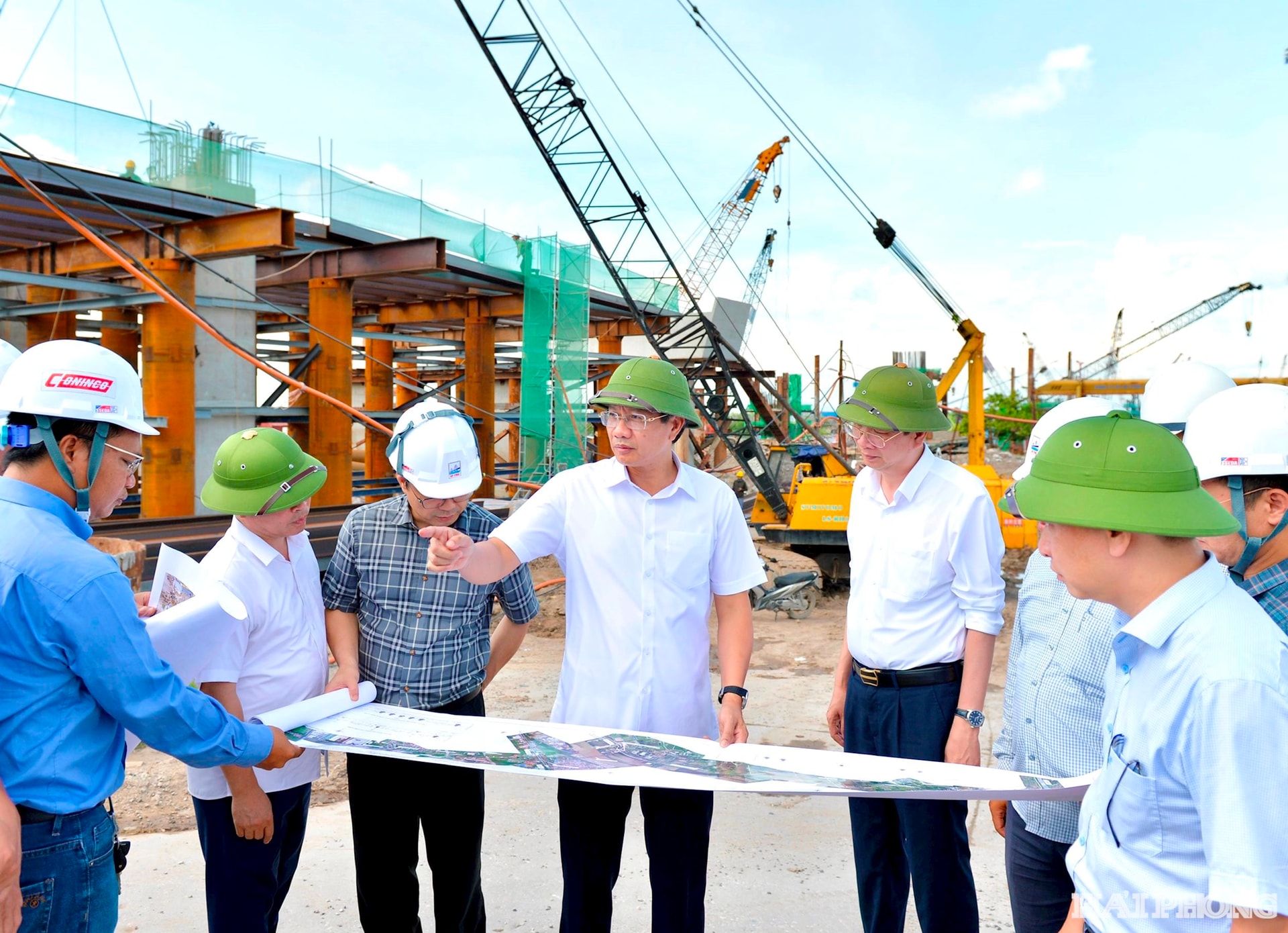 Đồng chí Phó Chủ tịch Thường trực UBND thành phố Lê Anh Quân kiểm tra Dự án Xây dựng đường vành đai 2, đoạn tuyến Tân Vũ - Hưng Đạo - đường Bùi Viện