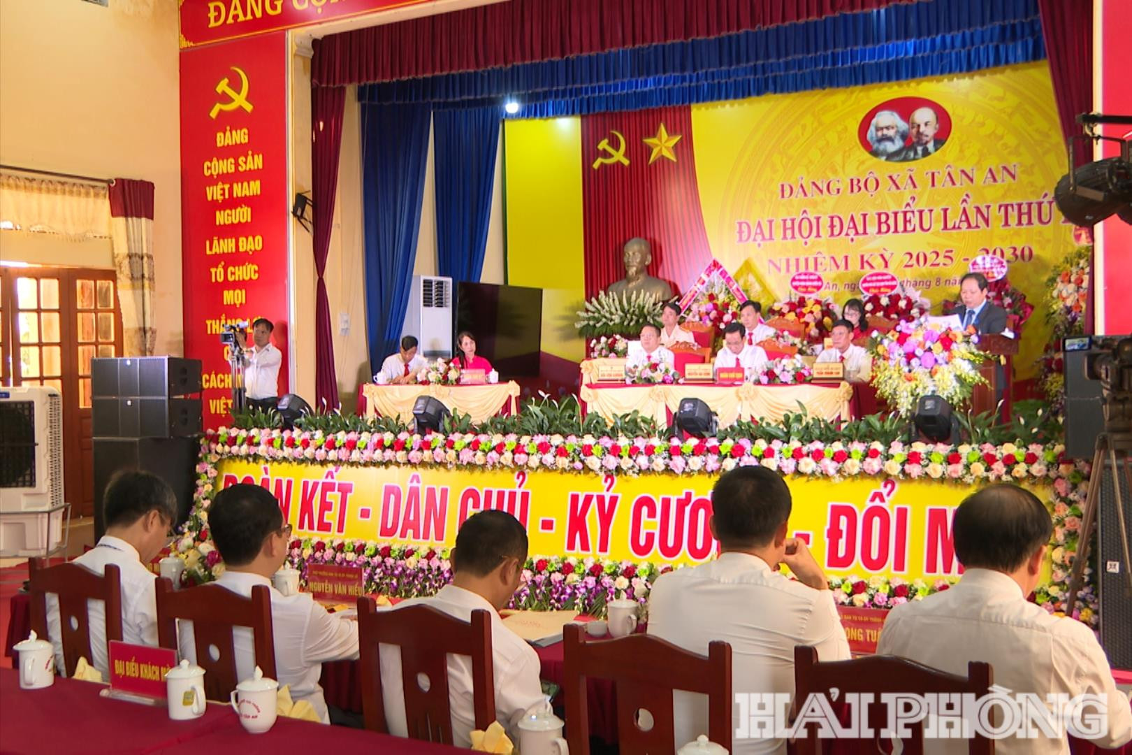 ban-chap-hanh-4-.jpg