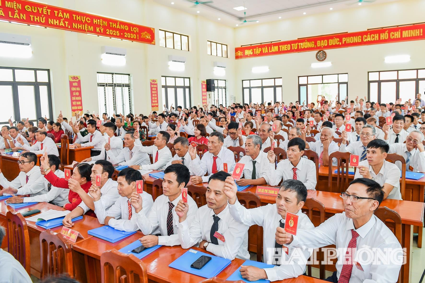 bieu-quyet(1).jpg