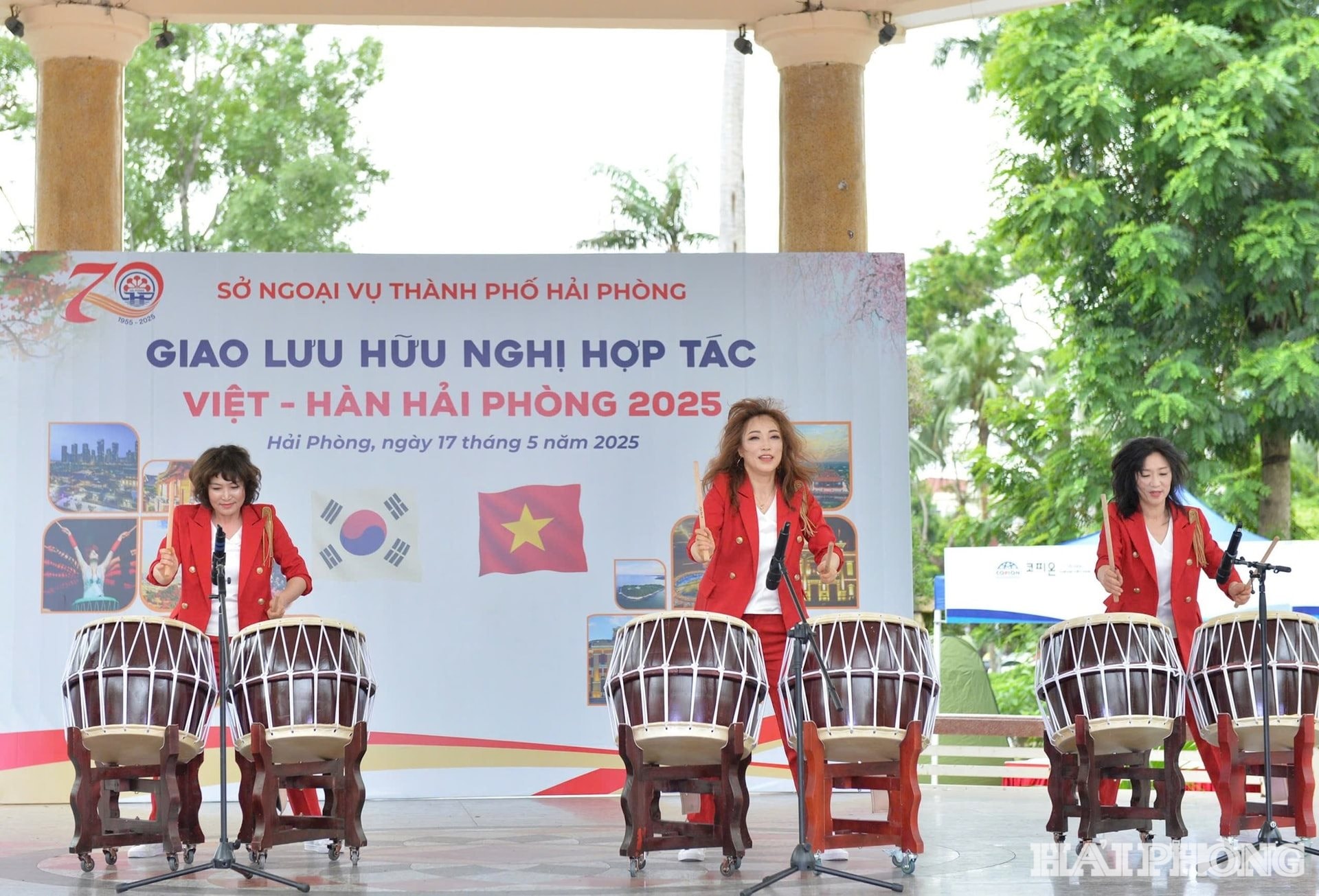 Chương trình biểu diễn của các nghệ sĩ Hàn Quốc tại nhà Kèn (vườn hoa Nguyễn Du)