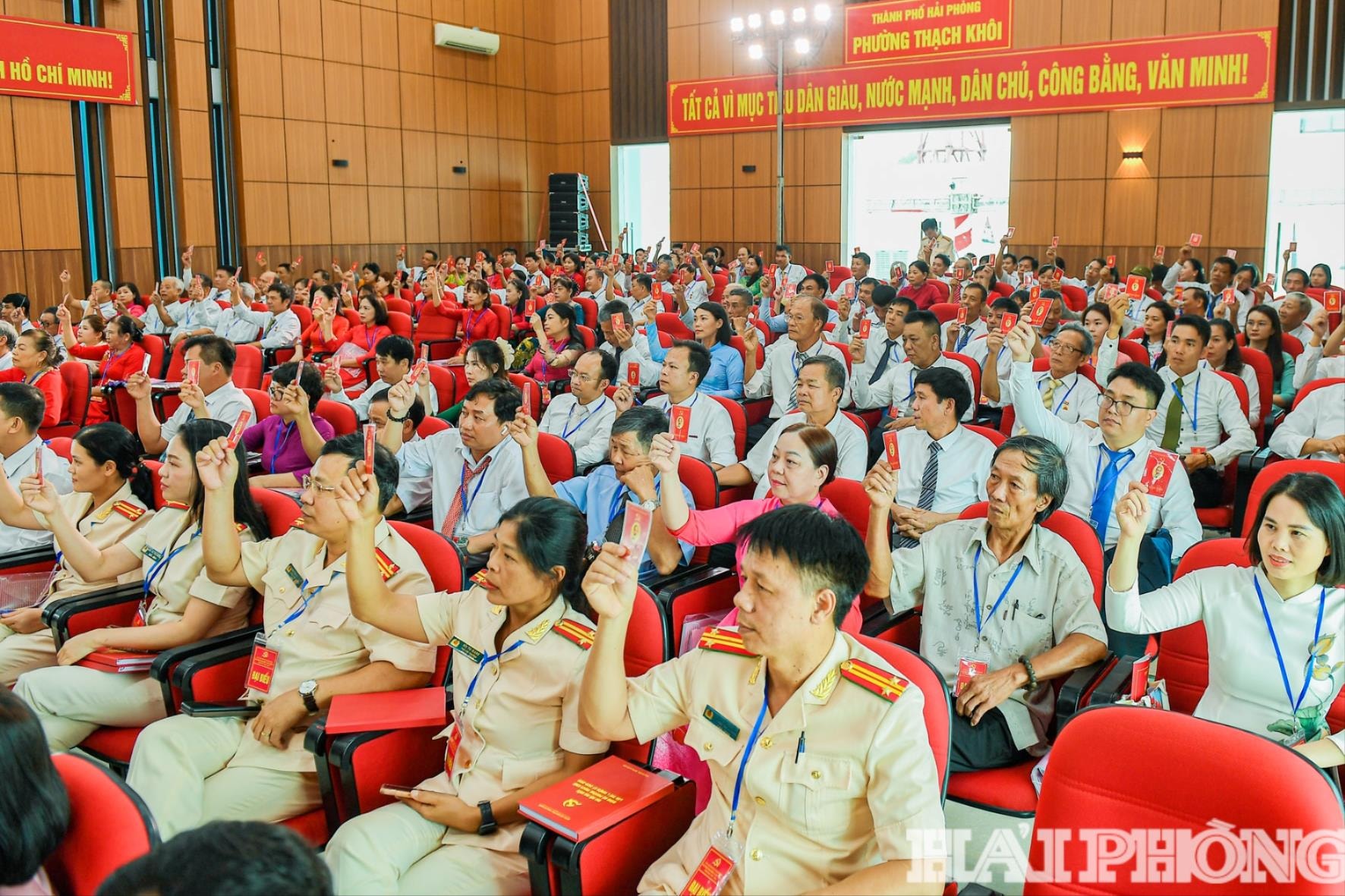 bieu-quyet(1).jpg