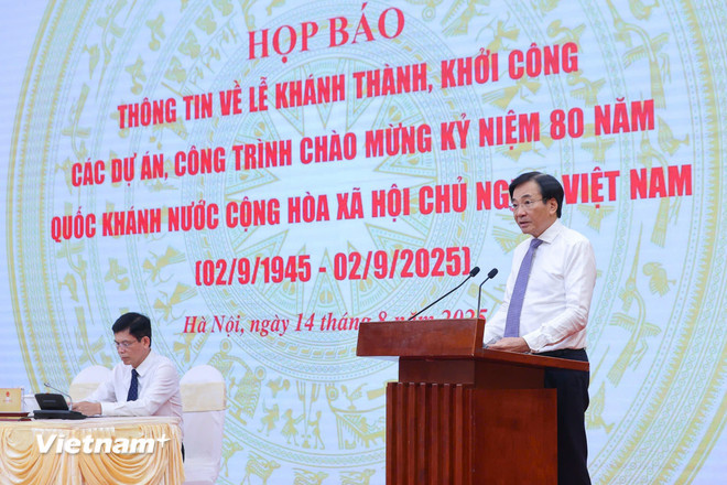 Bộ trưởng, Chủ nhiệm Văn phòng Chính phủ Trần Văn Sơn thông tin tại buổi họp báo lễ khánh thành, khởi công các dự án, công trình chào mừng kỷ niệm 80 năm Quốc khánh nước Cộng hòa xã hội chủ nghĩa Việt Nam. (Ảnh: Việt Hùng/Vietnam+) vnp-tran-van-son.jpg