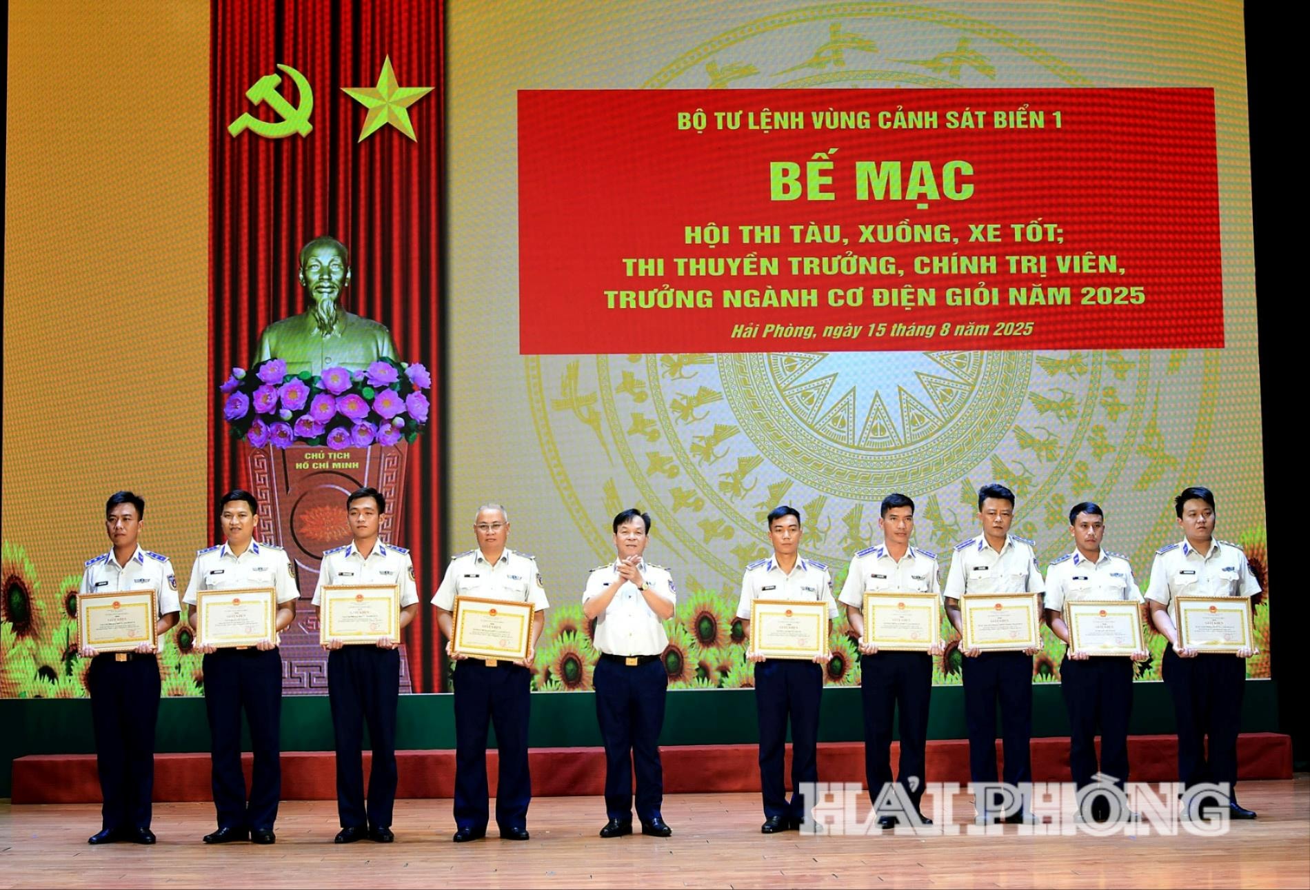 khen-thuong.jpg