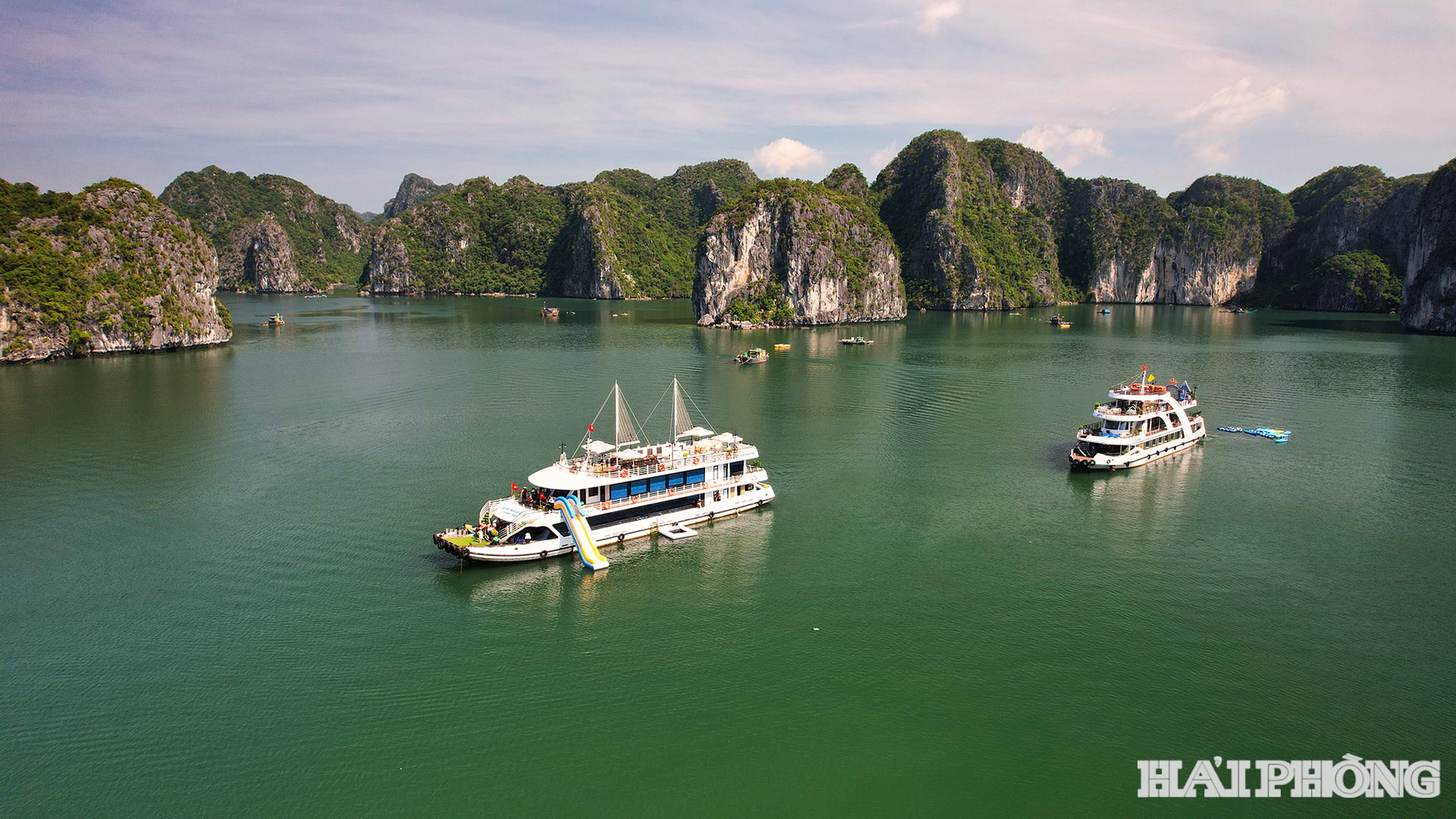 Vịnh Lan Hạ thuộc quần đảo Cát Bà là một trong những điểm đến thu hút khách du lịch nội địa và quốc tế. Ảnh: XUÂN THỦY