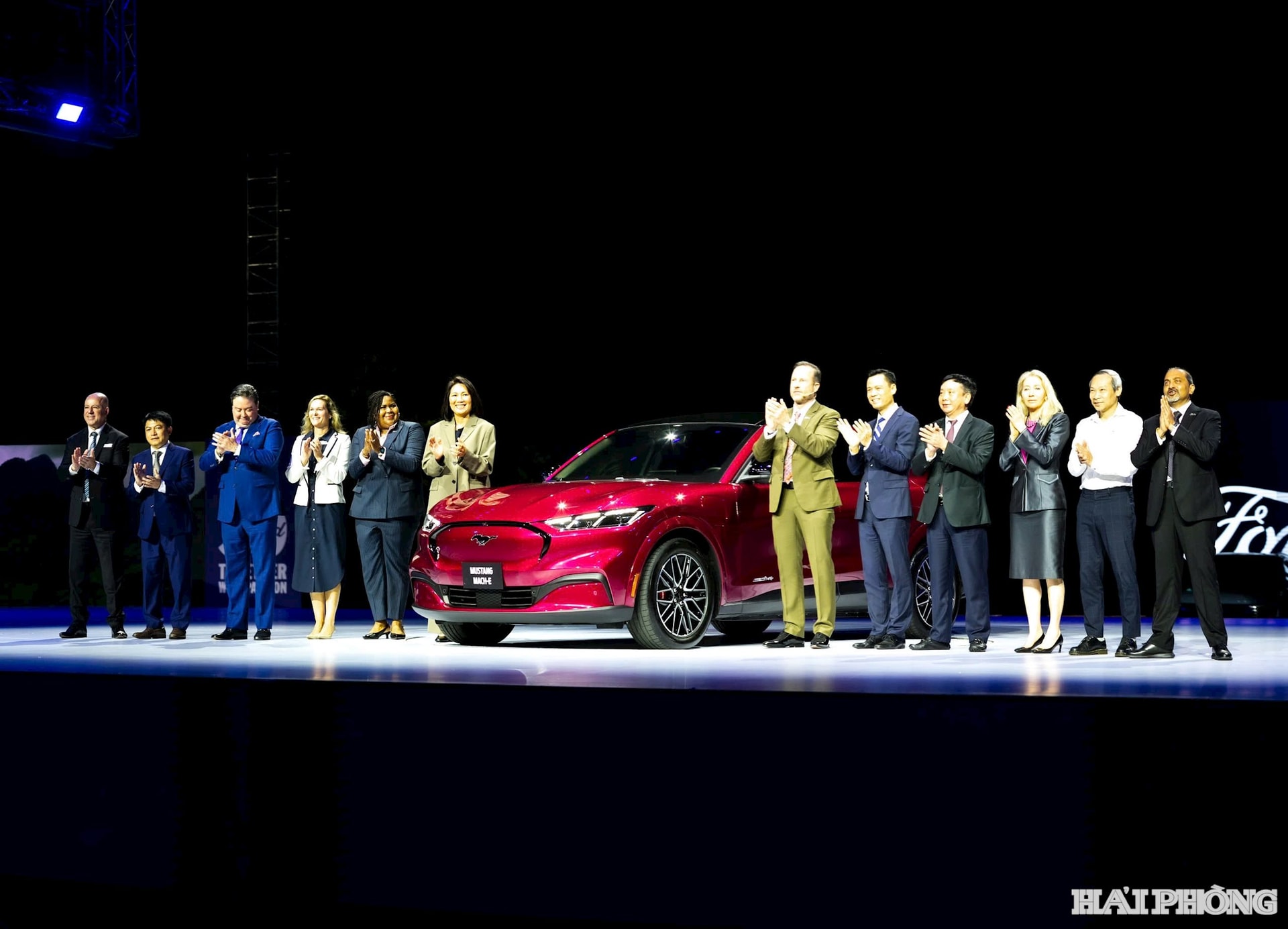 30-nam-ford-5.jpg