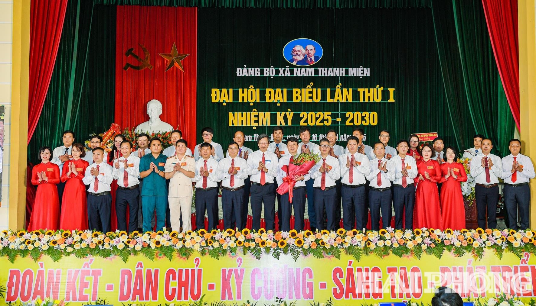 ban-chap-hanh(1).jpg
