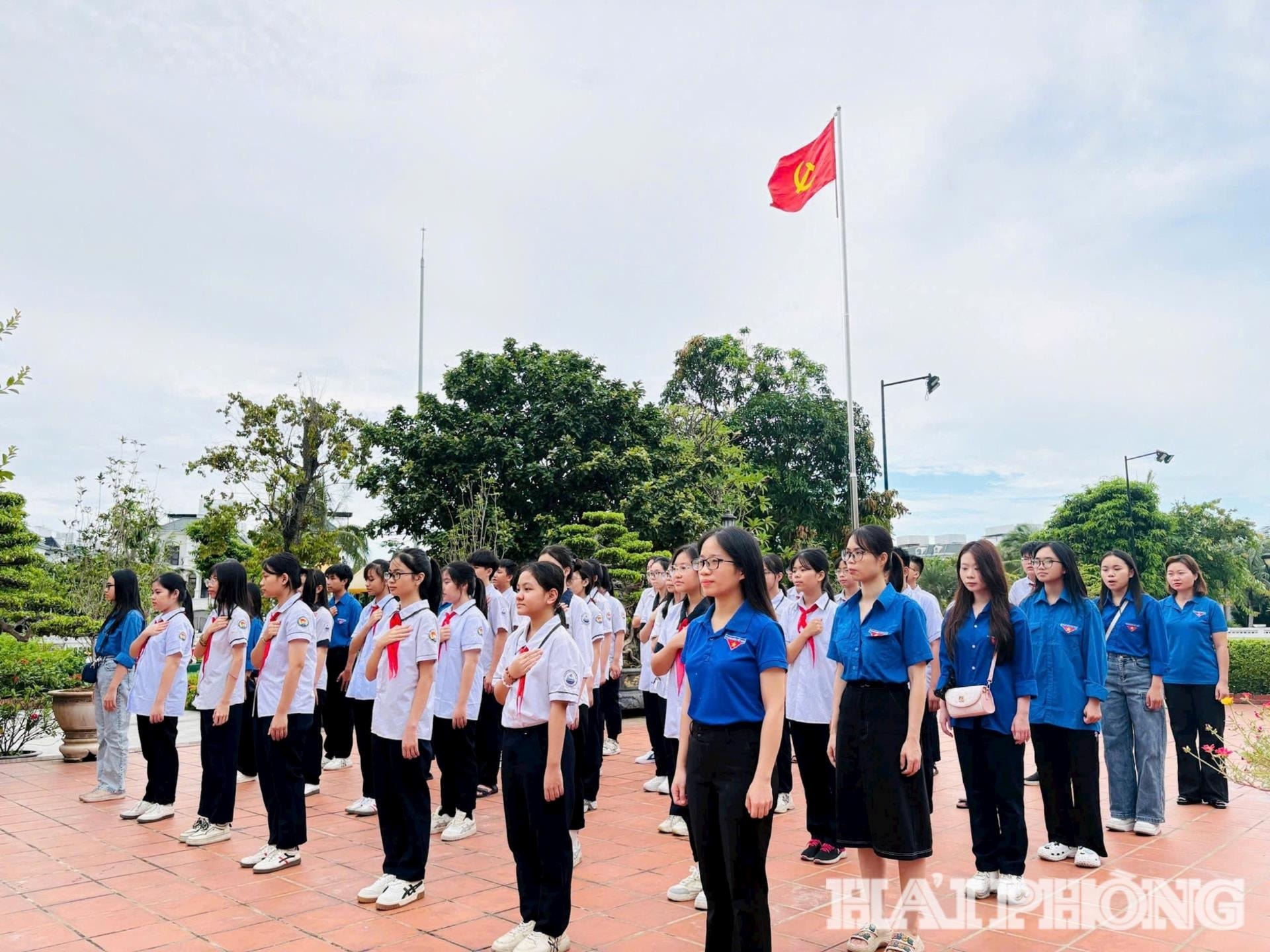 khat-vong-non-song-3.jpg