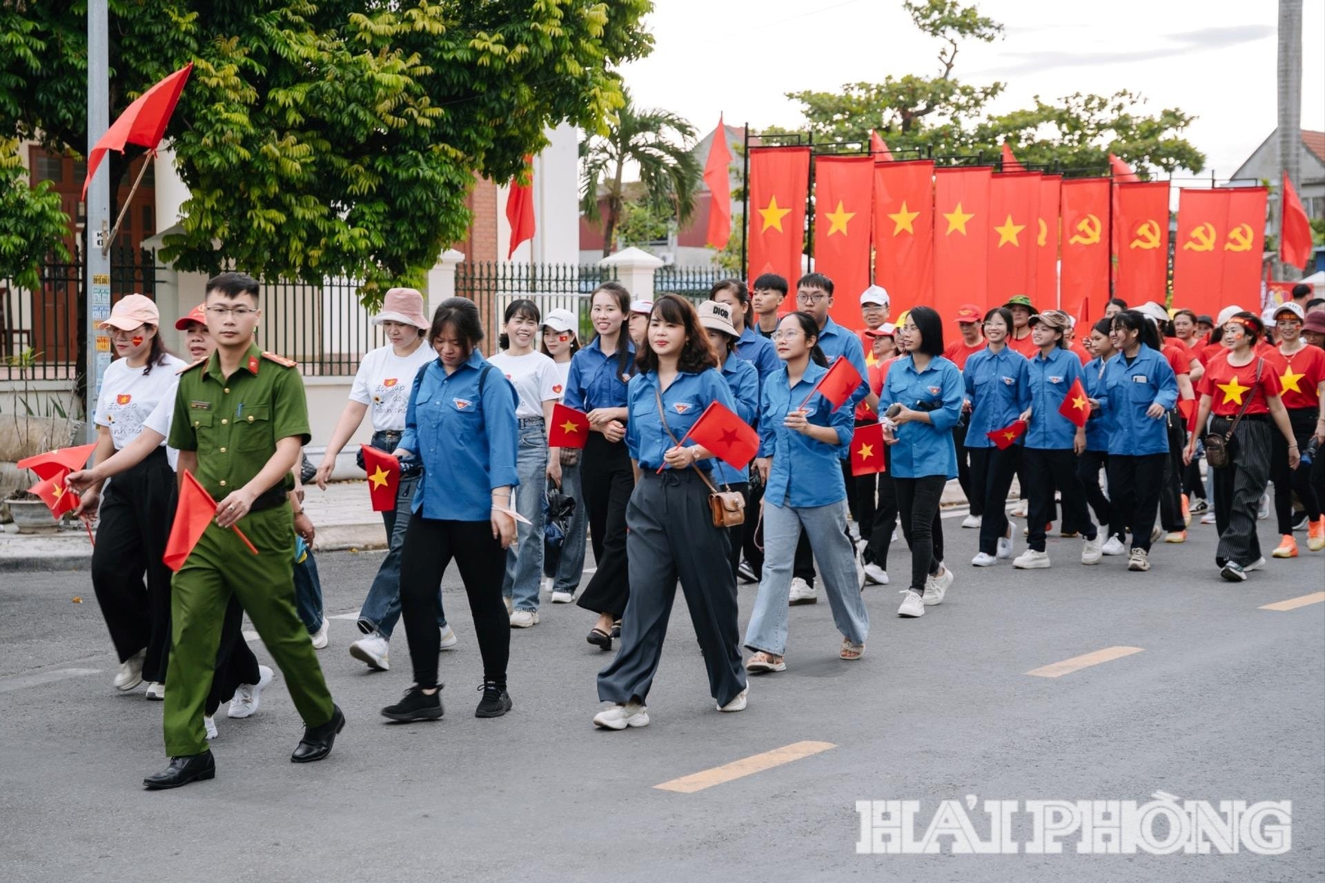 khat-vong-non-song-5.jpg