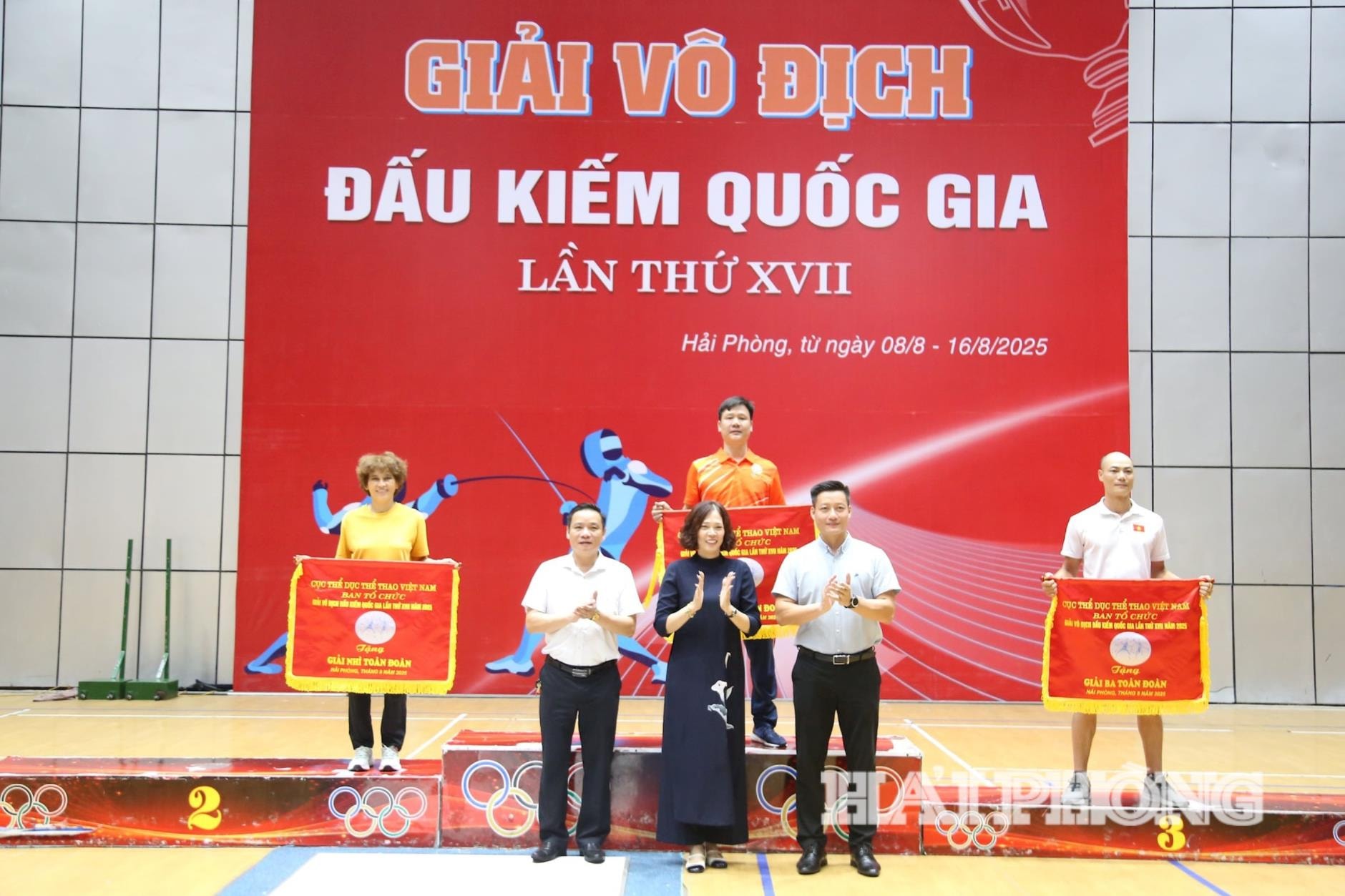 trao-giai-kiem(1).jpg