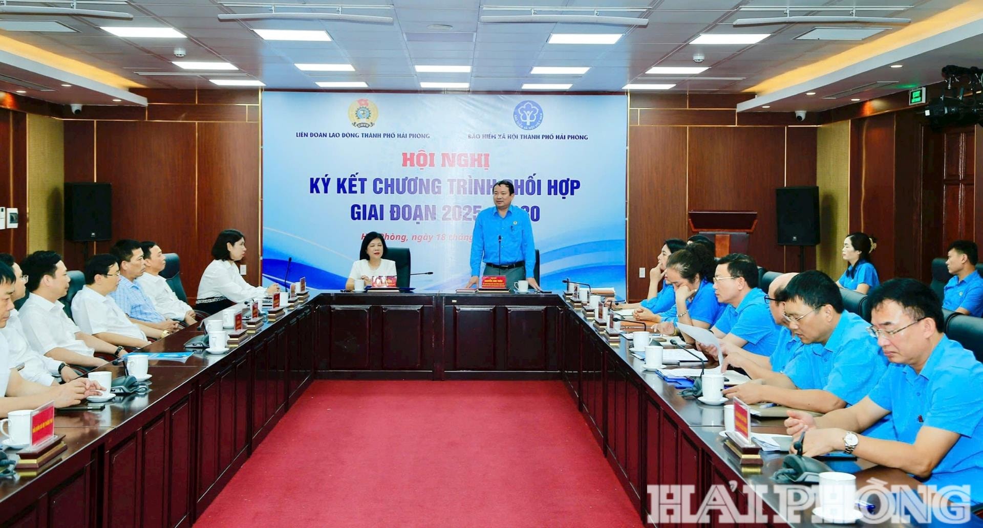 Đồng chí Nguyễn Anh Tuân, Phó hủ tịch Ủy ban MTTQ Việt Nam thành phố, Chủ tịch Liên đoàn Lao động thành phố phát biểu tại hội nghị