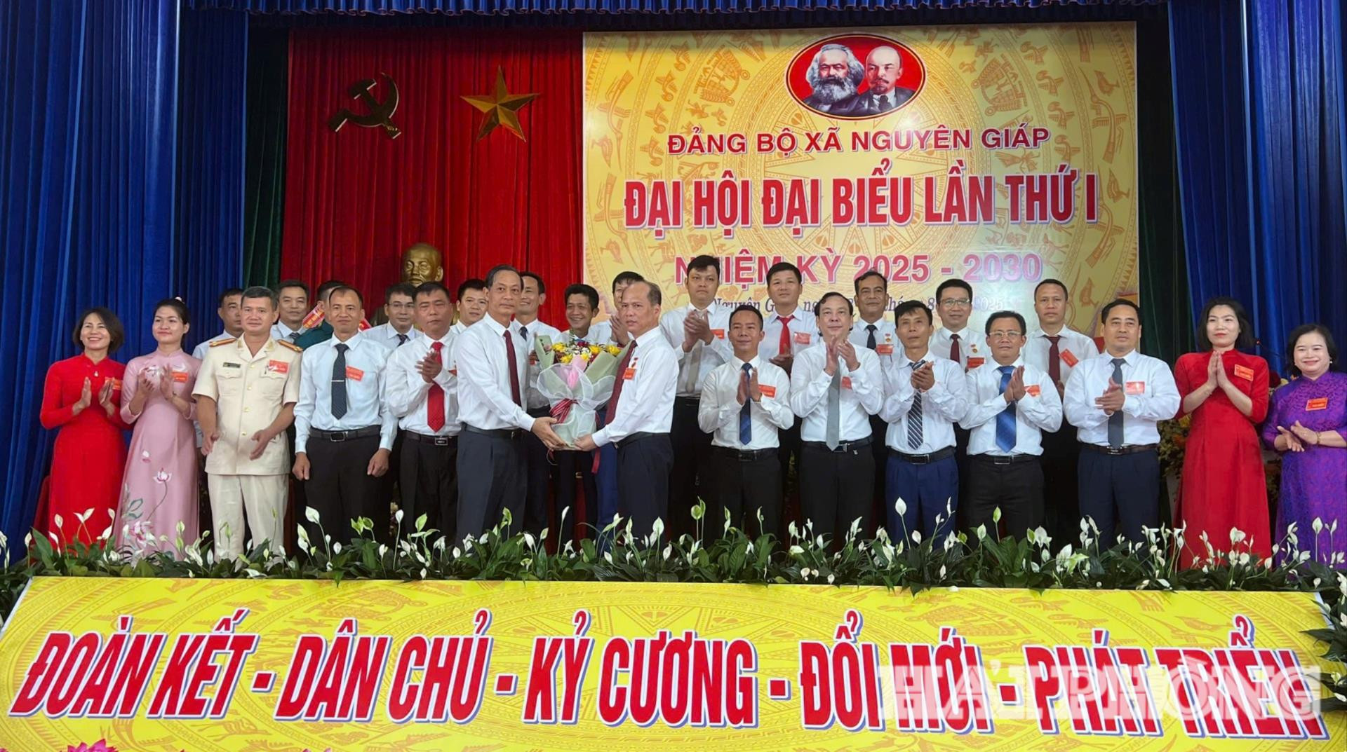 ban-chap-hanh-3-.jpg