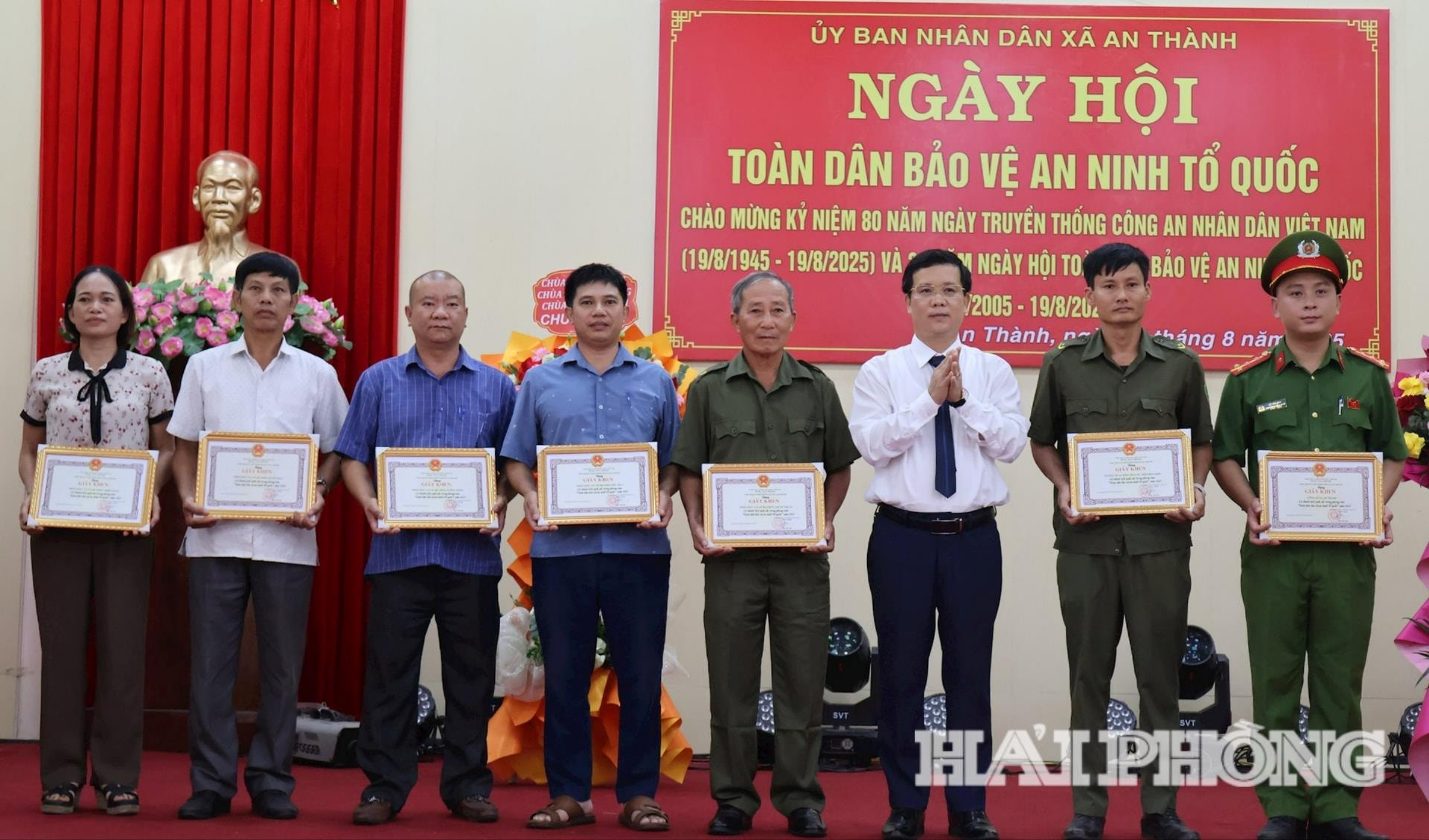trao-khen-bao-ve-an-ninh-to-quoc(1).jpg