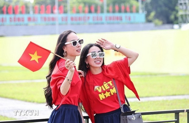 ao-co-do-sao-vang.jpg