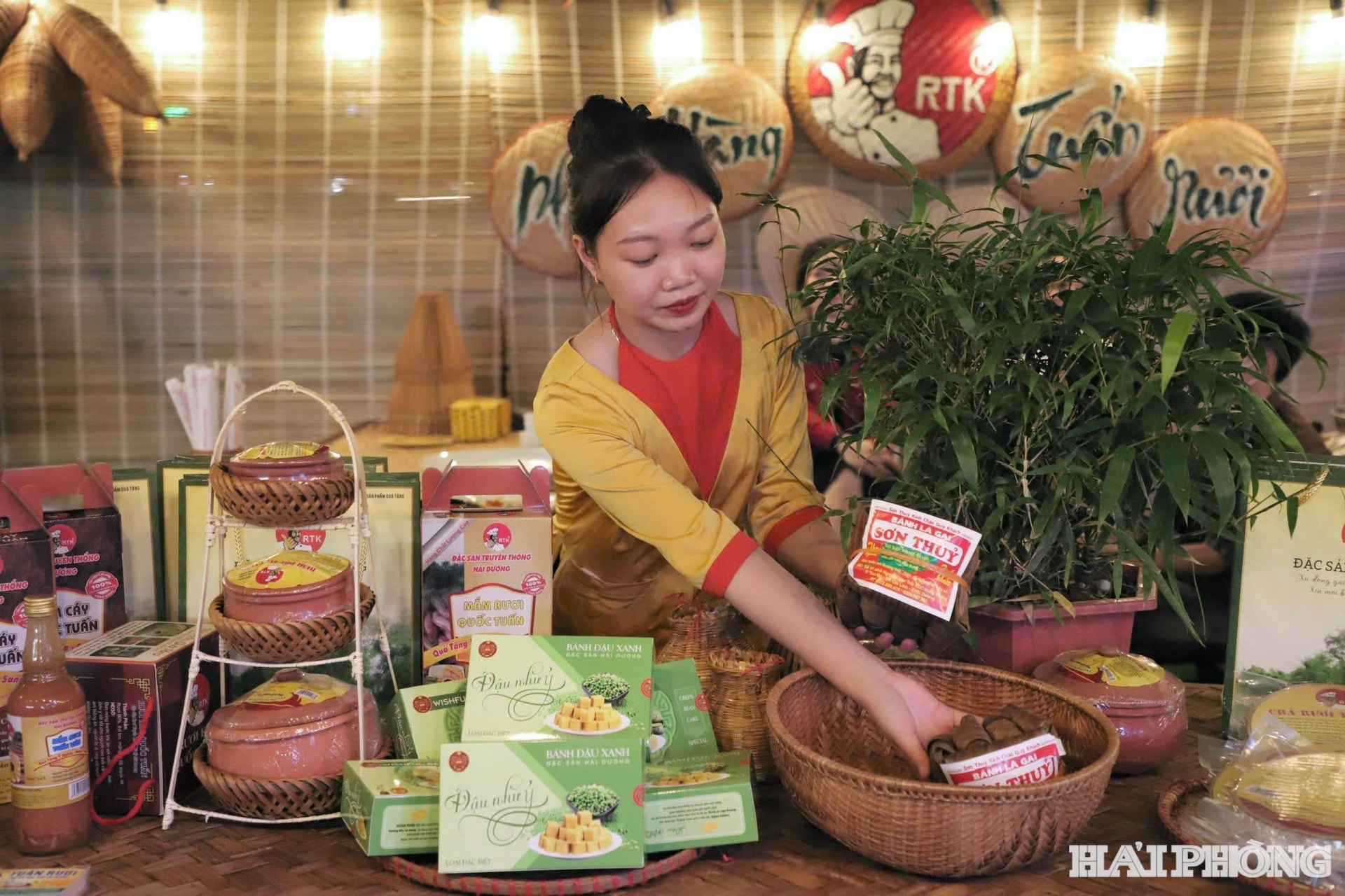 Nhiều đặc sản nức tiếng gắn với địa danh cũ như vải thiều Thanh Hà, bánh gai Ninh Giang, rươi Tứ Kỳ đứng trước bài toán giữ gìn, định vị thương hiệu
