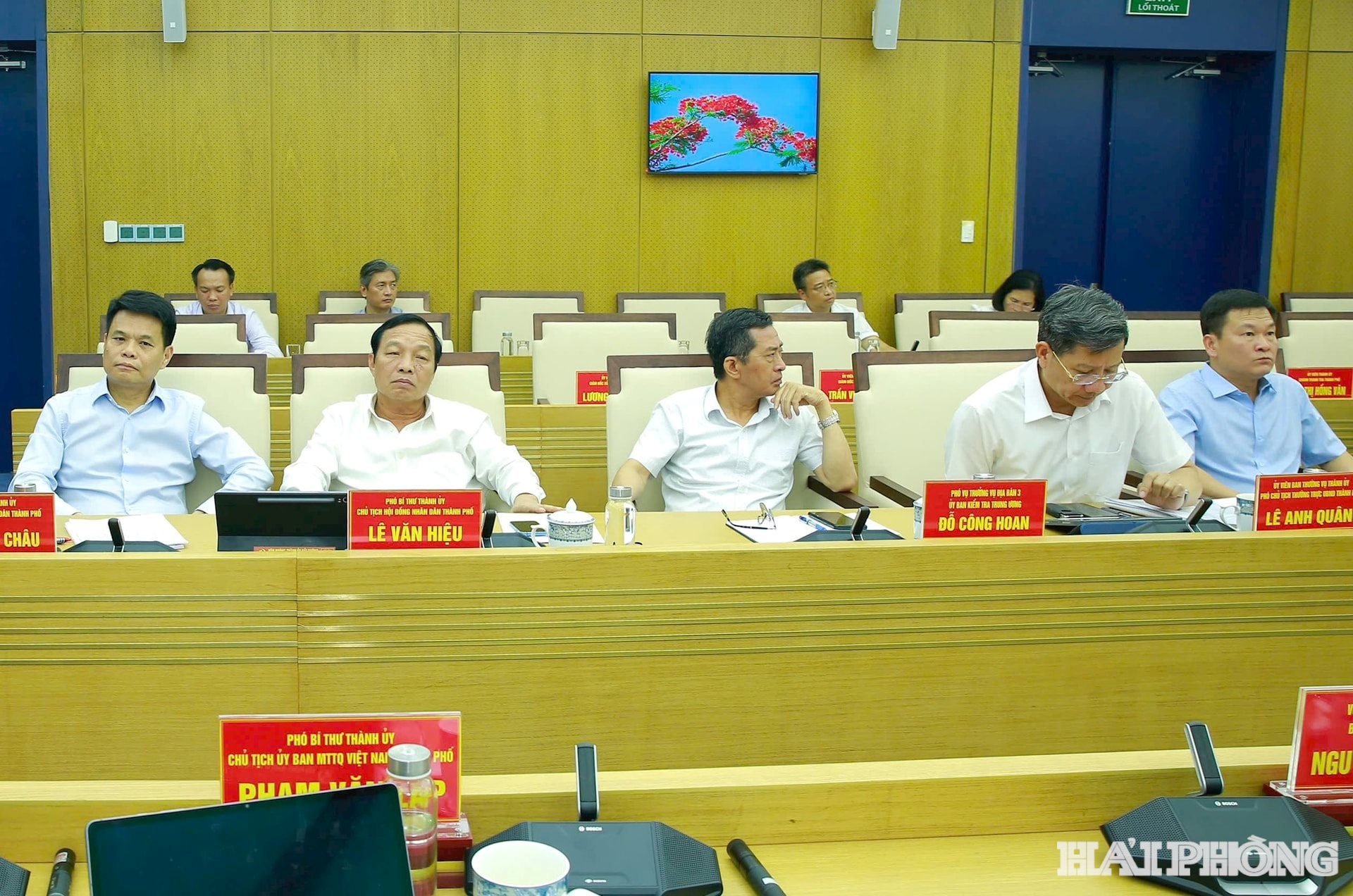 Các đại biểu dự hội nghị.