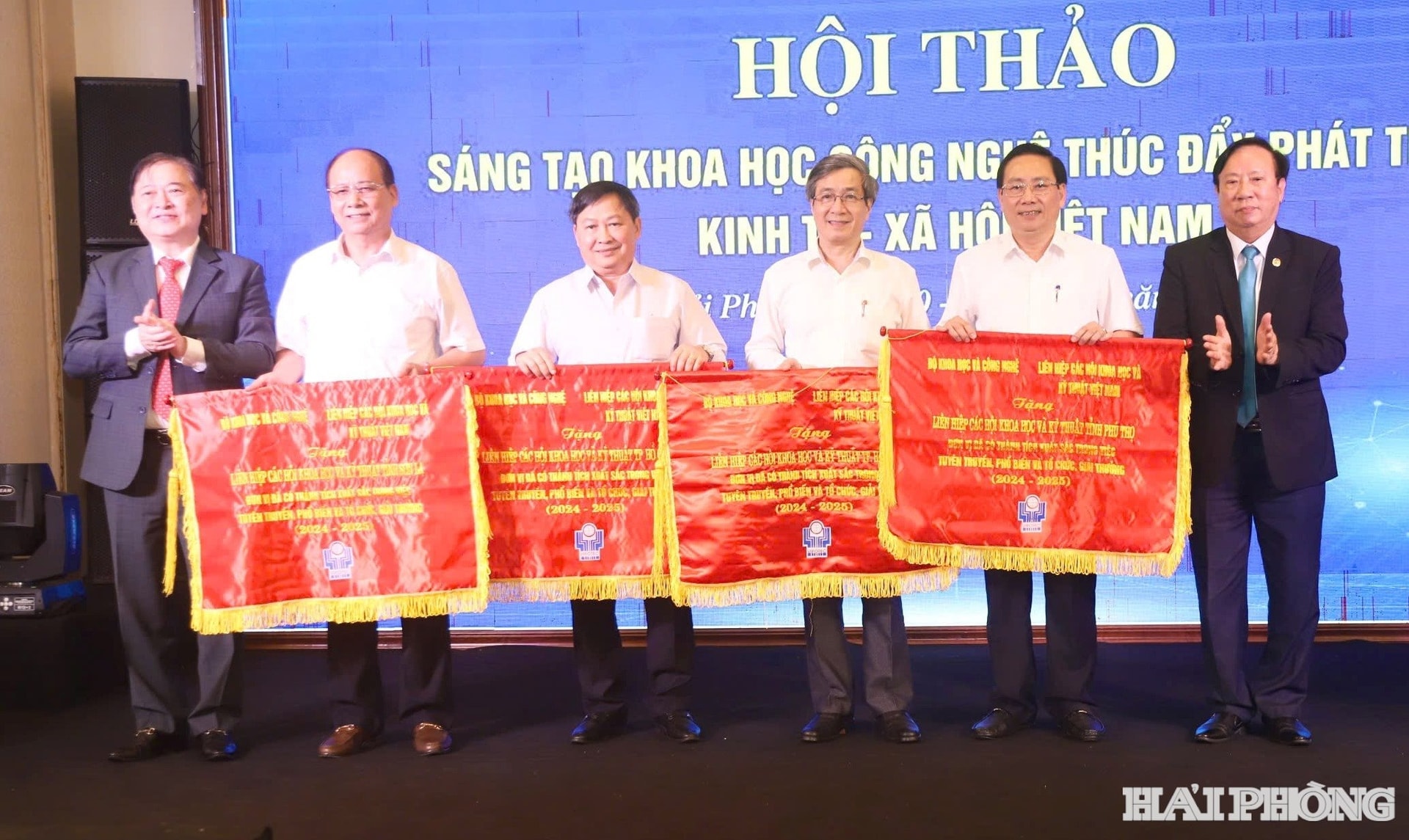 khen-thuong.jpg