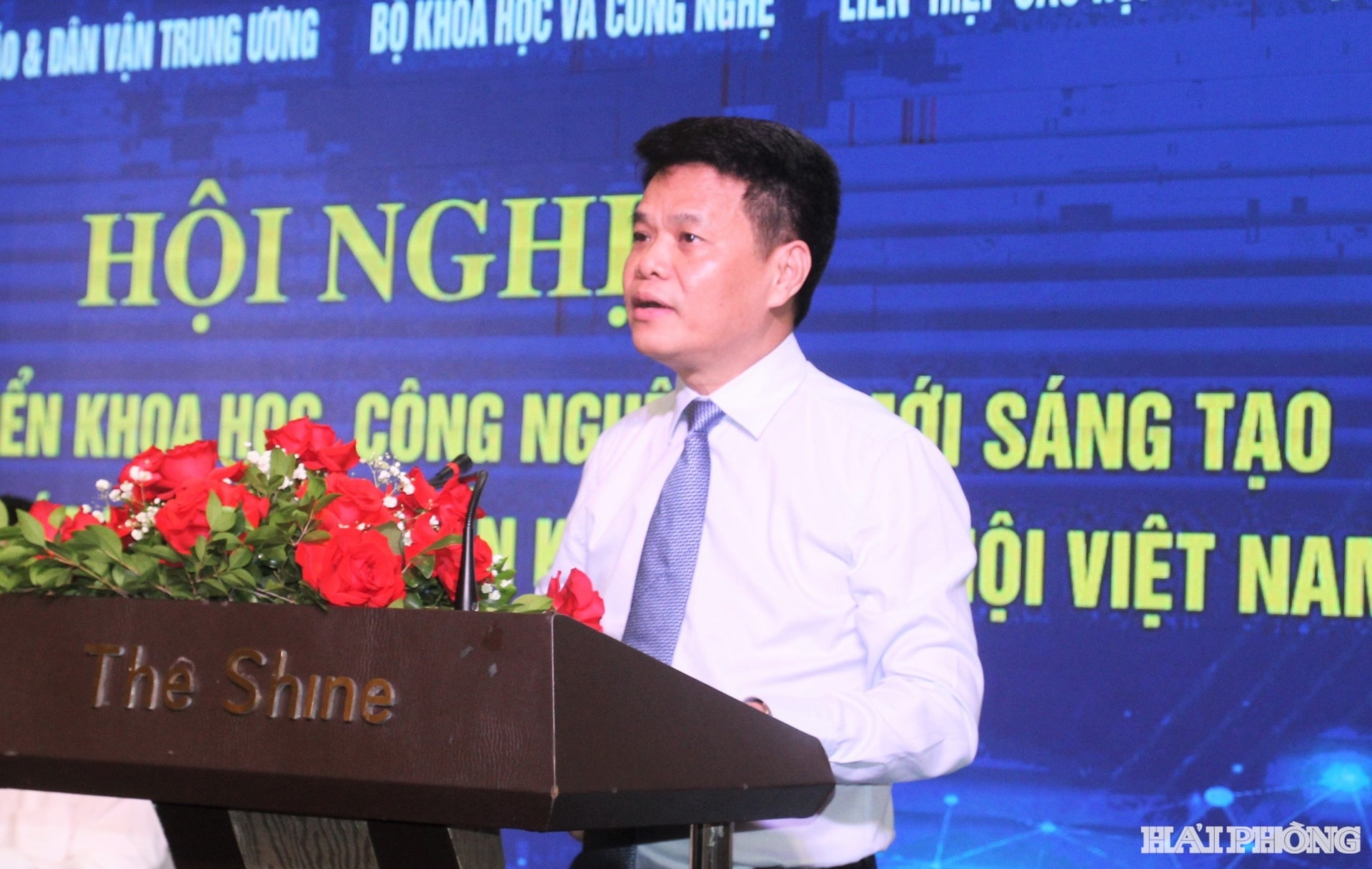 Đồng chí Lê Ngọc Châu, Phó bí thư Thành ủy, Chủ tịch UBND thành phố phát biểu tại hội nghị.
