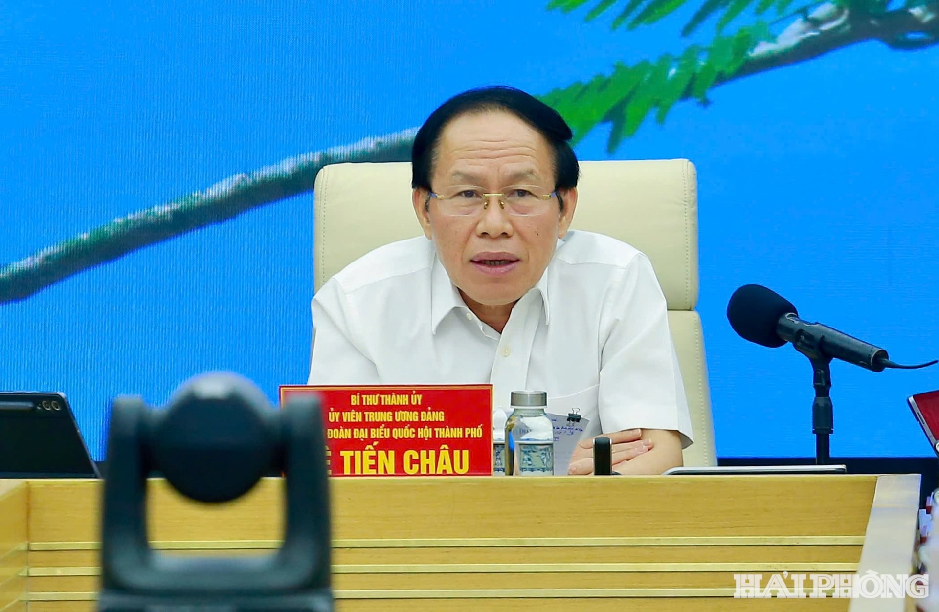 Đồng chí Lê Tiến Châu, Ủy viên Trung ương Đảng, Bí thư Thành ủy, Trưởng đoàn Đại biểu Quốc hội thành phố Hải Phòng chủ trì hội nghị.
