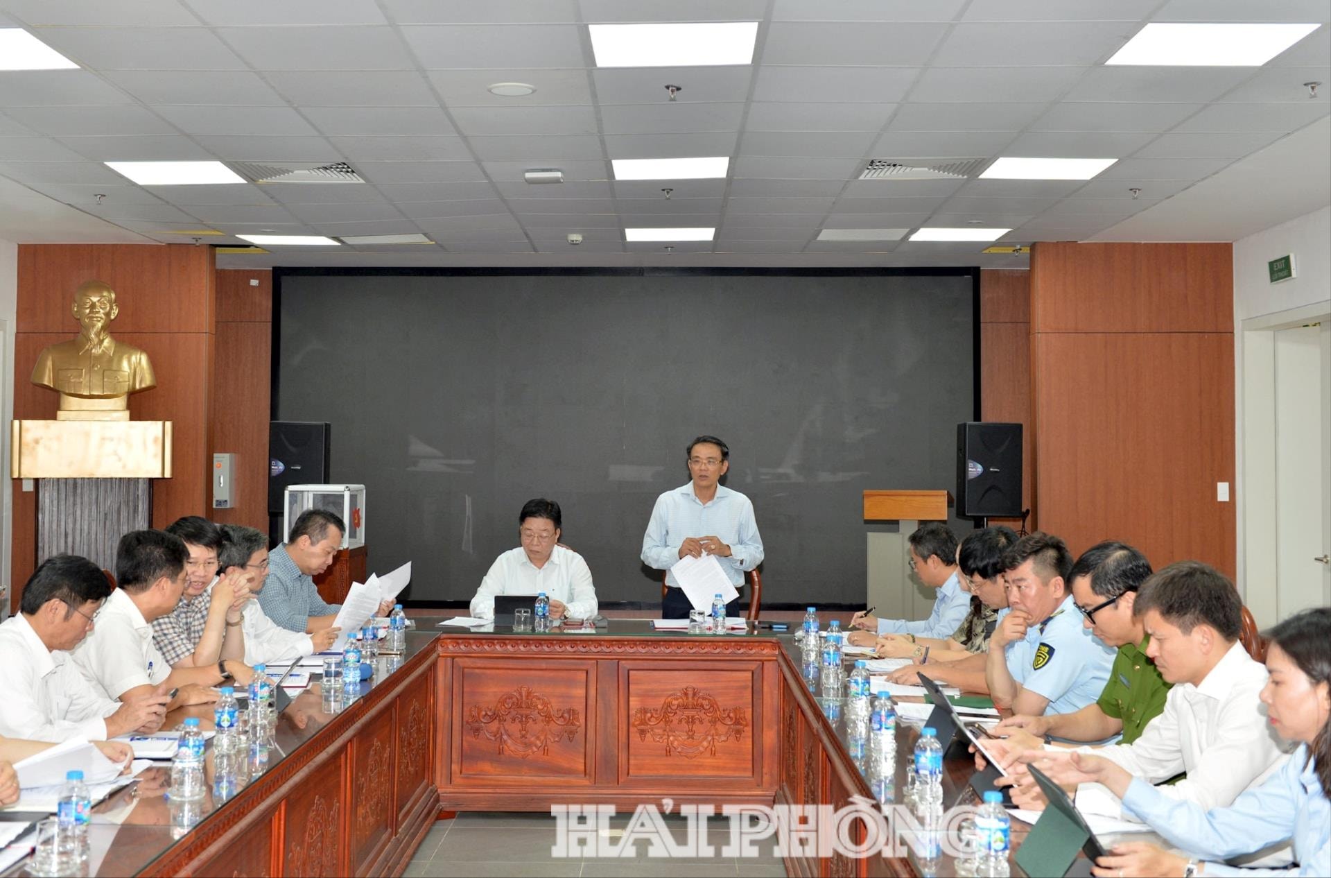 Đồng chí Phạm Quốc Ka, Trưởng Ban pháp chế Hội đồng nhân dân thành phố phát biểu tại cuộc làm việc.