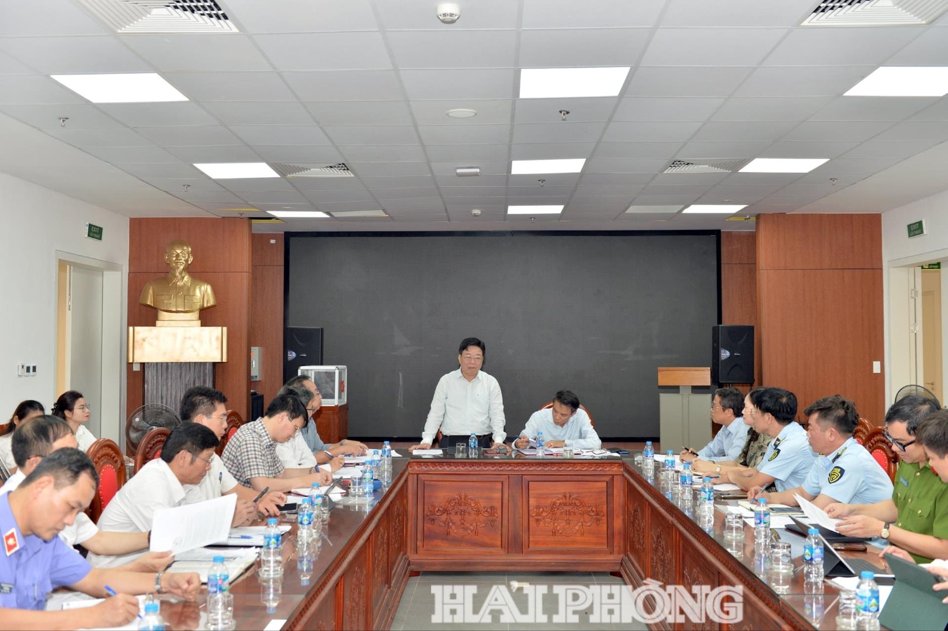 Đồng chí Nguyễn Khắc Toản, Phó chủ tịch Hội đồng nhân dân thành phố phát biểu kết luận cuộc làm việc.