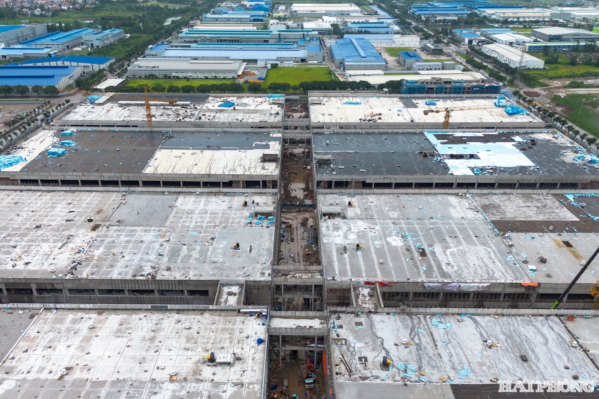 Nhà máy sẽ có năng lực sản xuất mỗi năm hơn 104 triệu sản phẩm văn phòng phẩm từ giấy, nhựa; 33 triệu sản phẩm hồ, keo dán; 23,7 triệu sản phẩm gia dụng, thiết bị văn phòng và giáo dục; 2,4 triệu thiết bị điện tử như máy tính cá nhân, máy photocopy, máy hủy tài liệu; cùng 22,5 triệu sản phẩm từ cao su như bóng, gậy, thảm và dụng cụ vệ sinh.