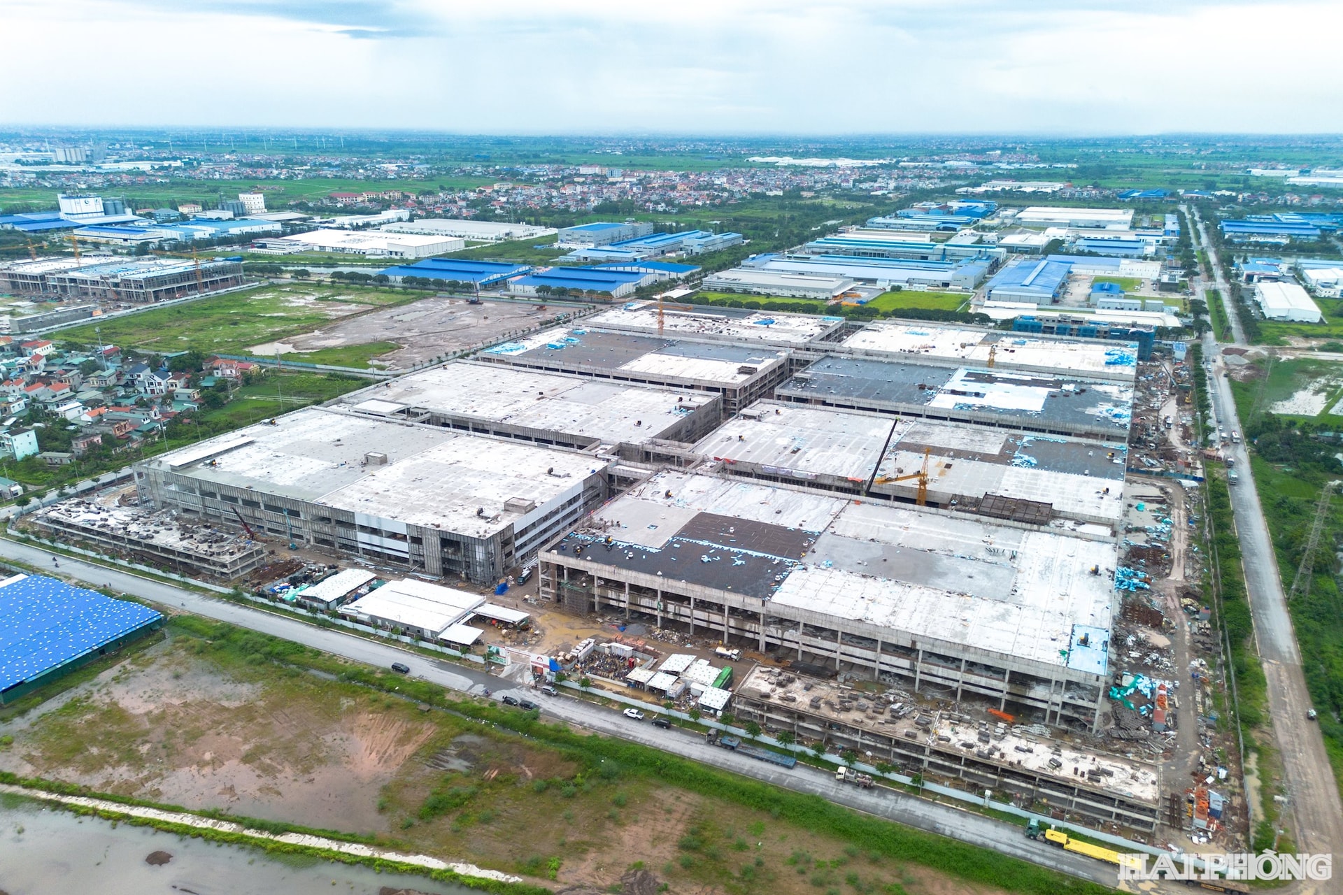 Dự án Nhà máy sản xuất văn phòng phẩm Deli tại khu công nghiệp Đại An và Đại An mở rộng có quy mô hơn 21 ha, tổng vốn đầu tư gần 6.500 tỷ đồng (tương đương 270 triệu USD). Đây là dự án đầu tư nước ngoài lớn nhất từ trước đến nay của Tập đoàn Deli tại Việt Nam.