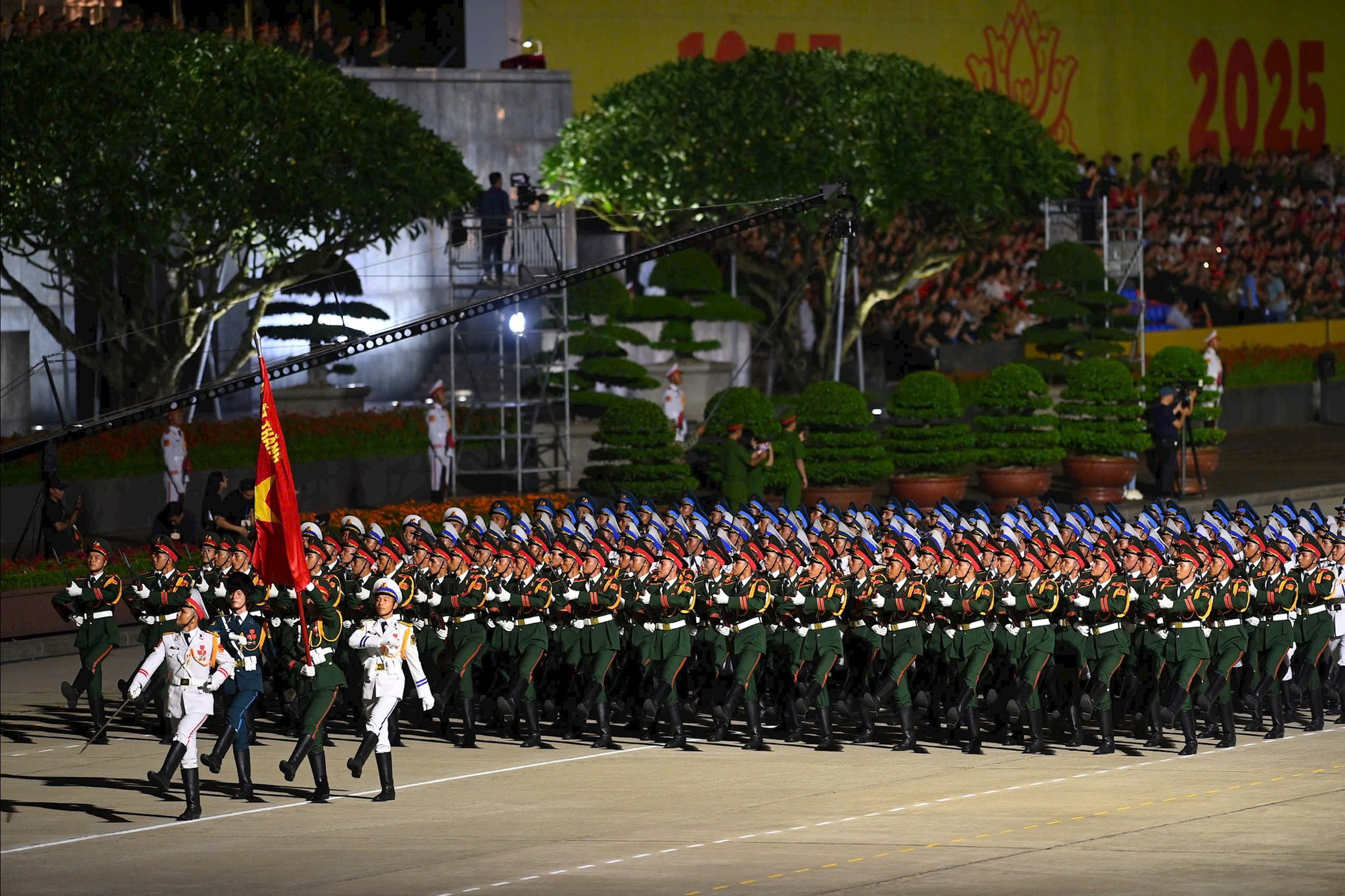 a80-tu-hao-1.jpg